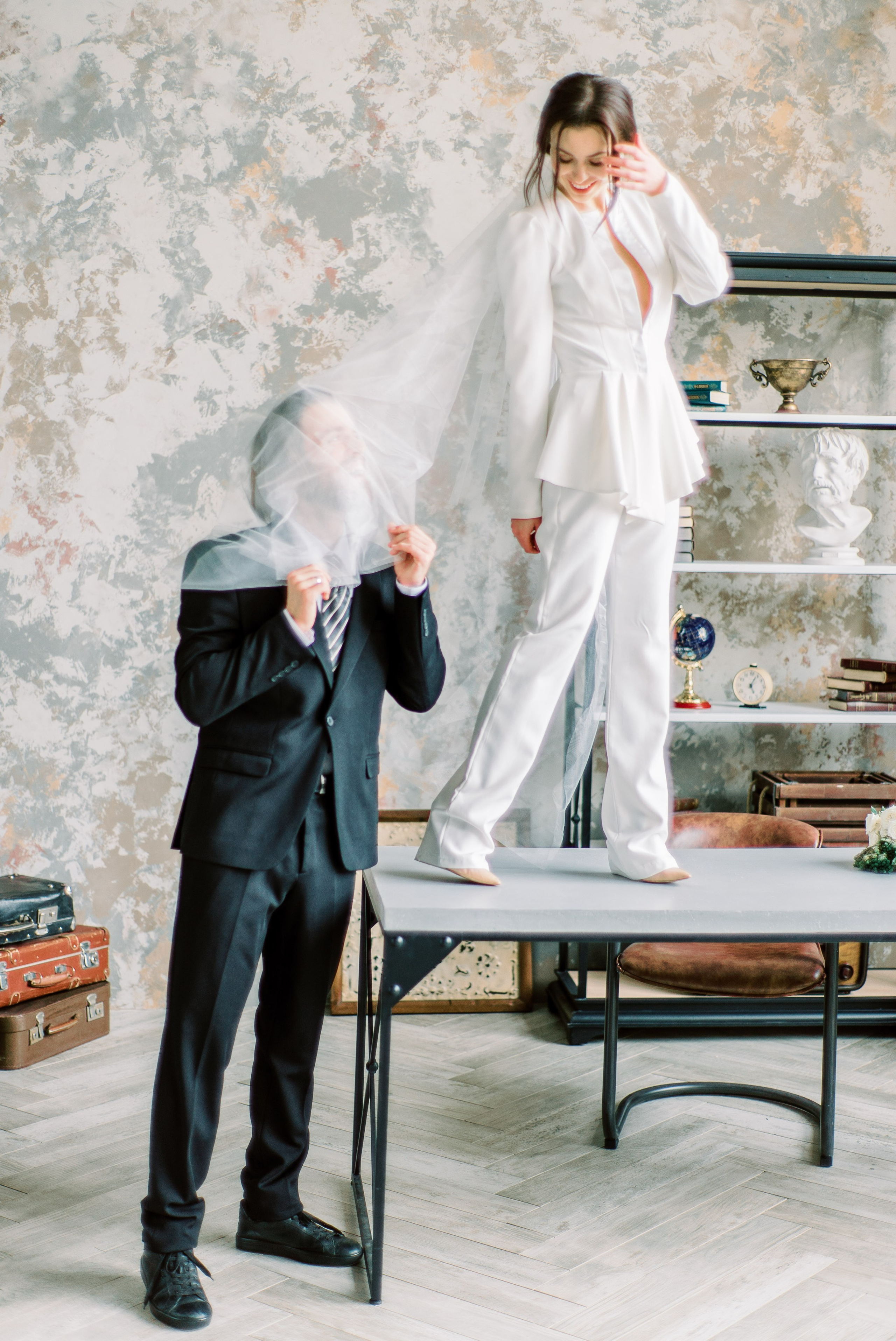 Свадебная зимняя фотосессия, со сборами в студии