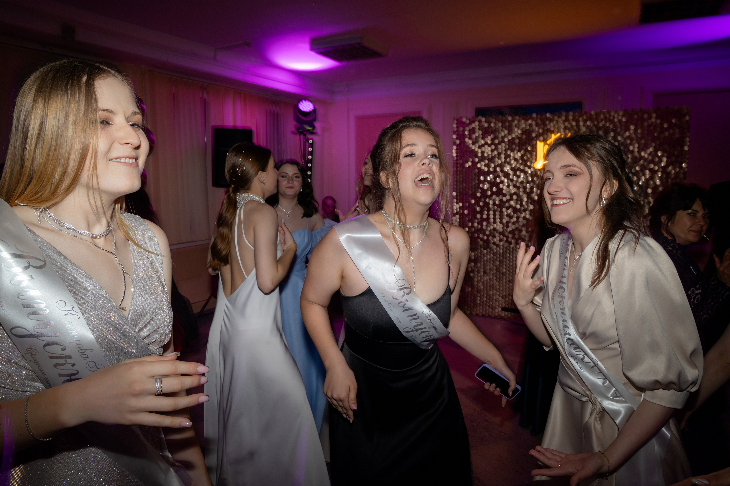 Школьный выпускной 2024 год в Соколе (Минск). Свадебный фотограф в Минске/Беларуси Сергей Спиридонов