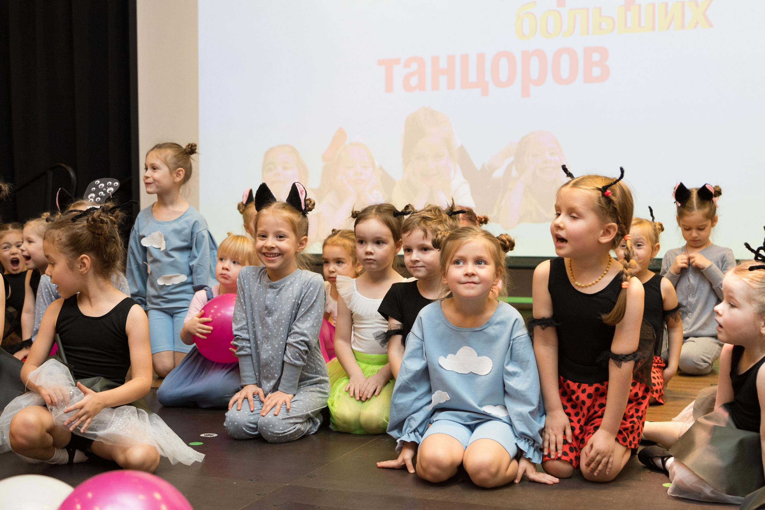 Отчетный концерт танцевального коллектива «ПЕТЕРБУРИКИ». Детский и контент фотограф Надя Волкова Санкт-Петербург