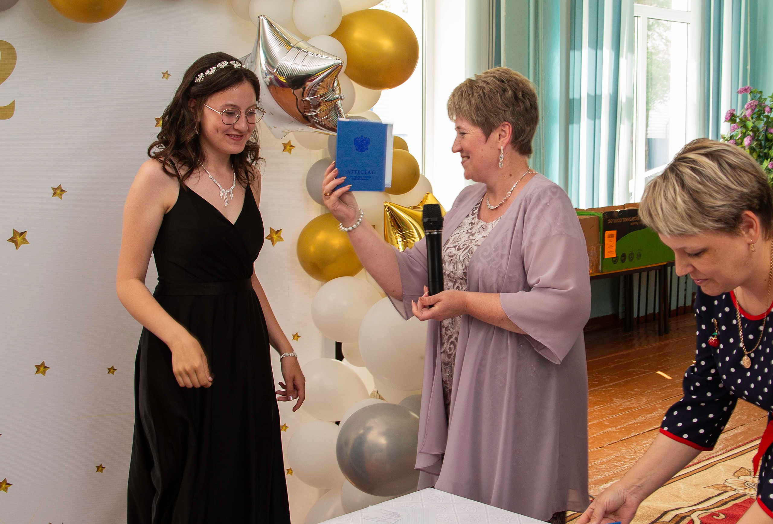 Вручение аттестатов о среднем образовании в Кардаиловской СОШ. Валерий Логачев. Фото, музыка, видео — для души