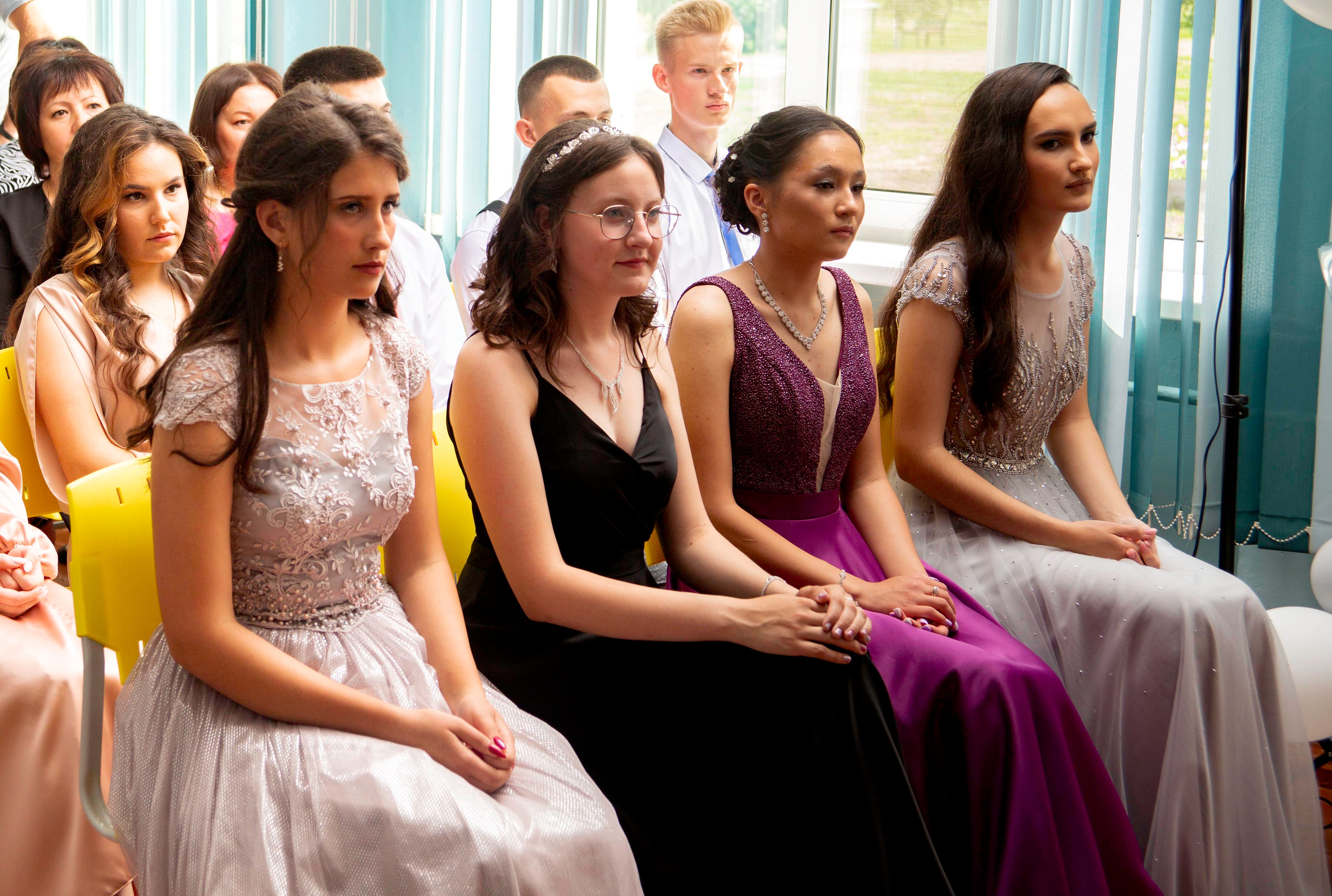 Вручение аттестатов о среднем образовании в Кардаиловской СОШ. Валерий Логачев. Фото, музыка, видео — для души