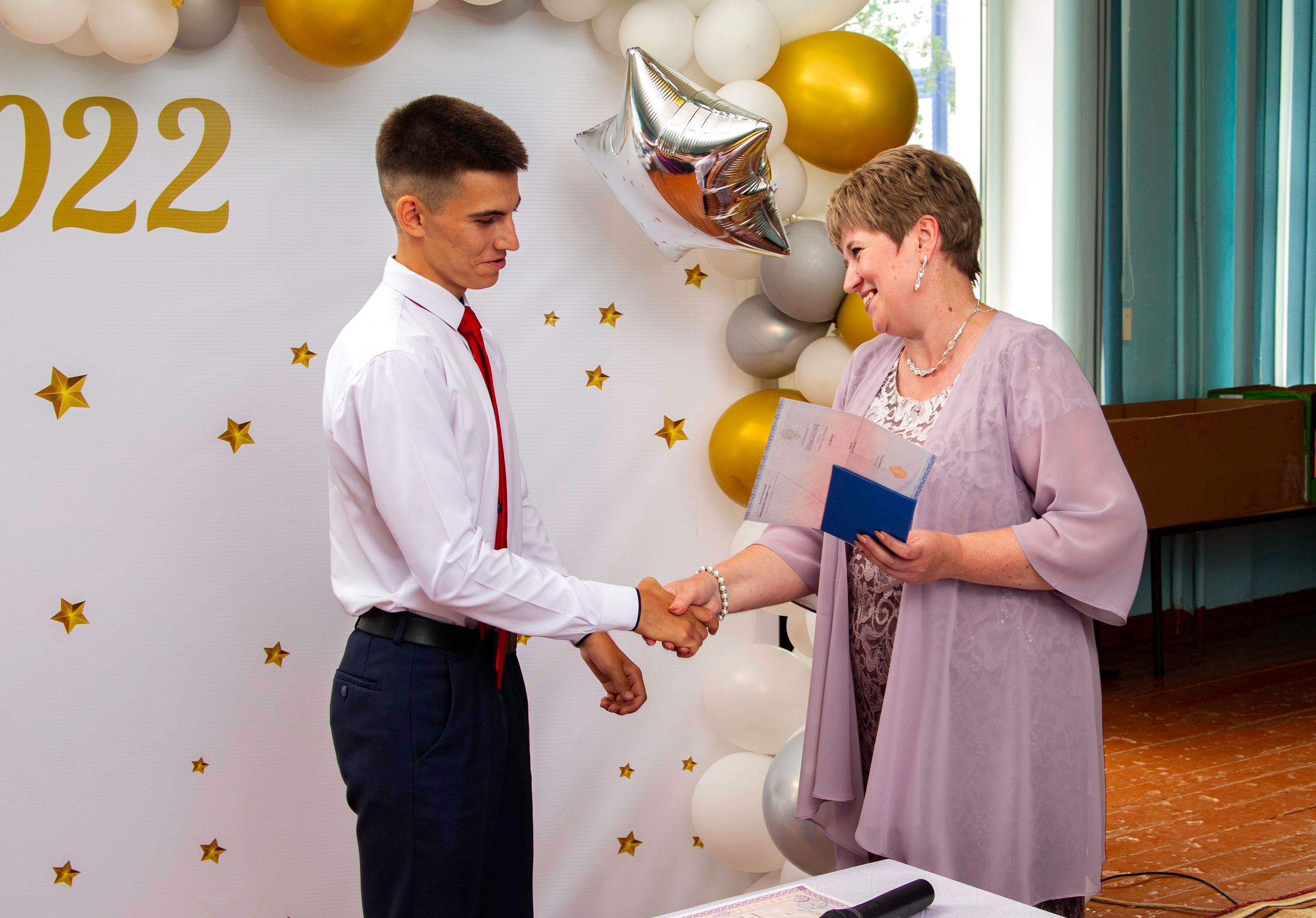 Вручение аттестатов о среднем образовании в Кардаиловской СОШ. Валерий Логачев. Фото, музыка, видео — для души