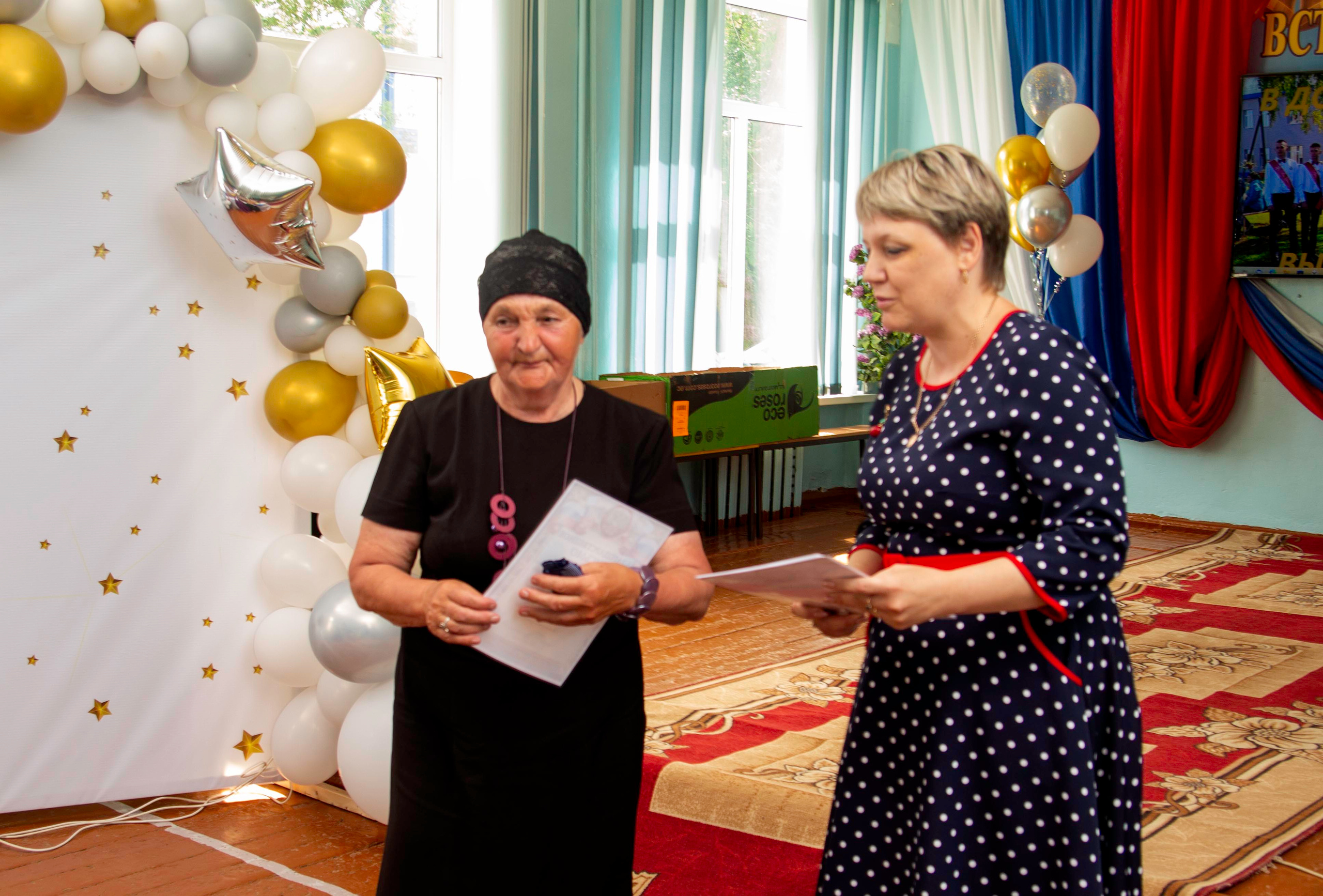 Вручение аттестатов о среднем образовании в Кардаиловской СОШ. Валерий Логачев. Фото, музыка, видео — для души