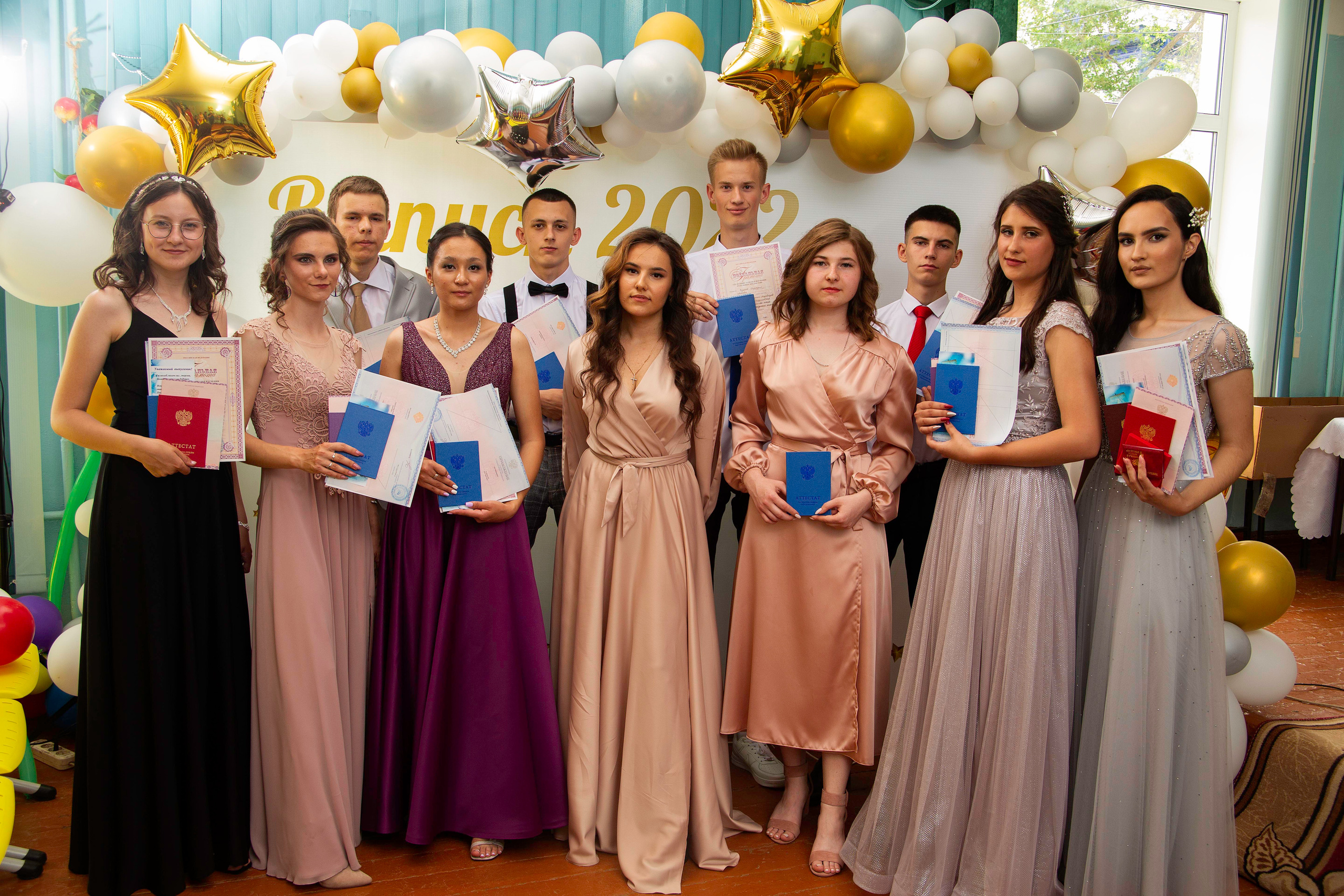 Вручение аттестатов о среднем образовании в Кардаиловской СОШ. Валерий Логачев. Фото, музыка, видео — для души