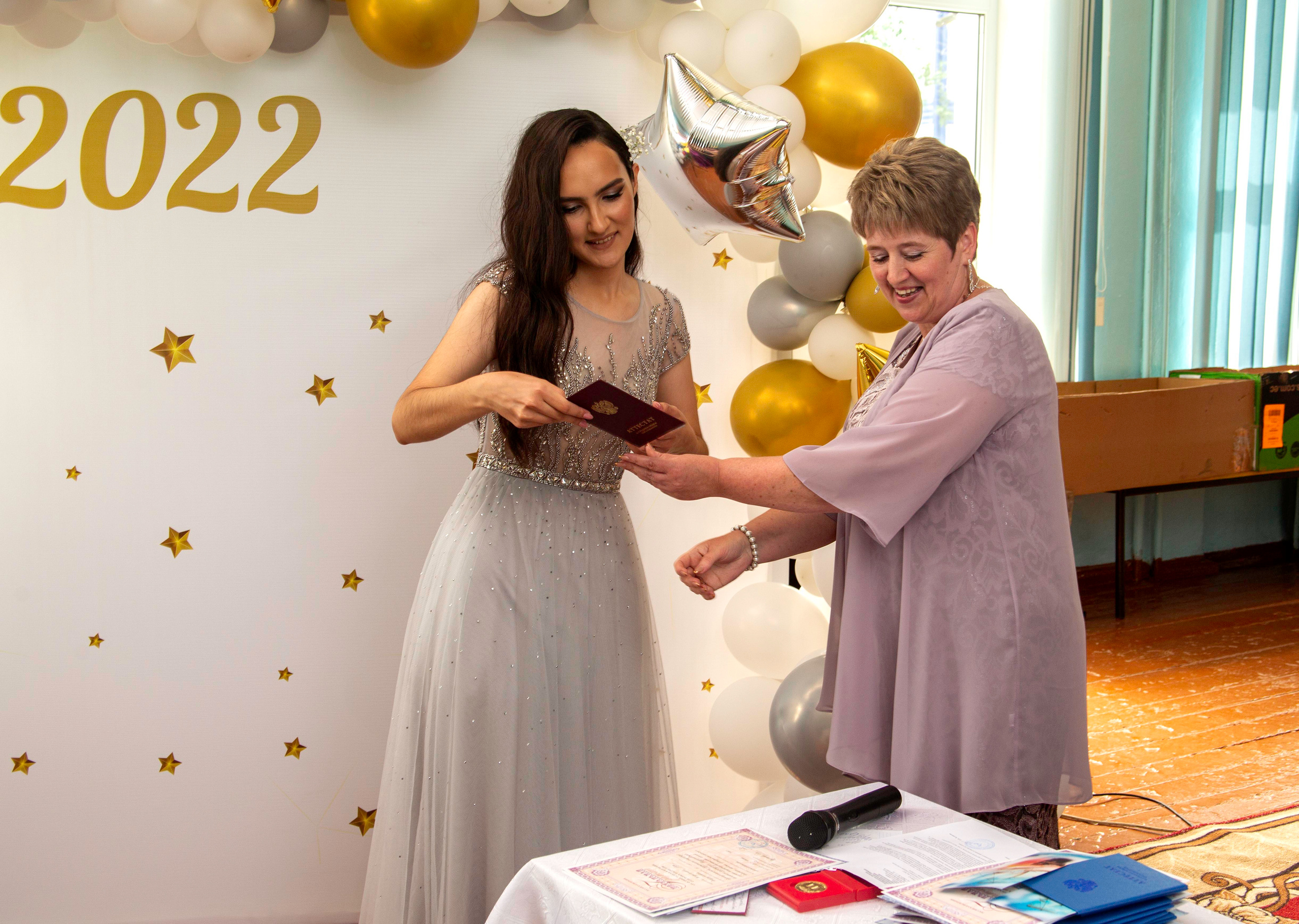 Вручение аттестатов о среднем образовании в Кардаиловской СОШ. Валерий Логачев. Фото, музыка, видео — для души