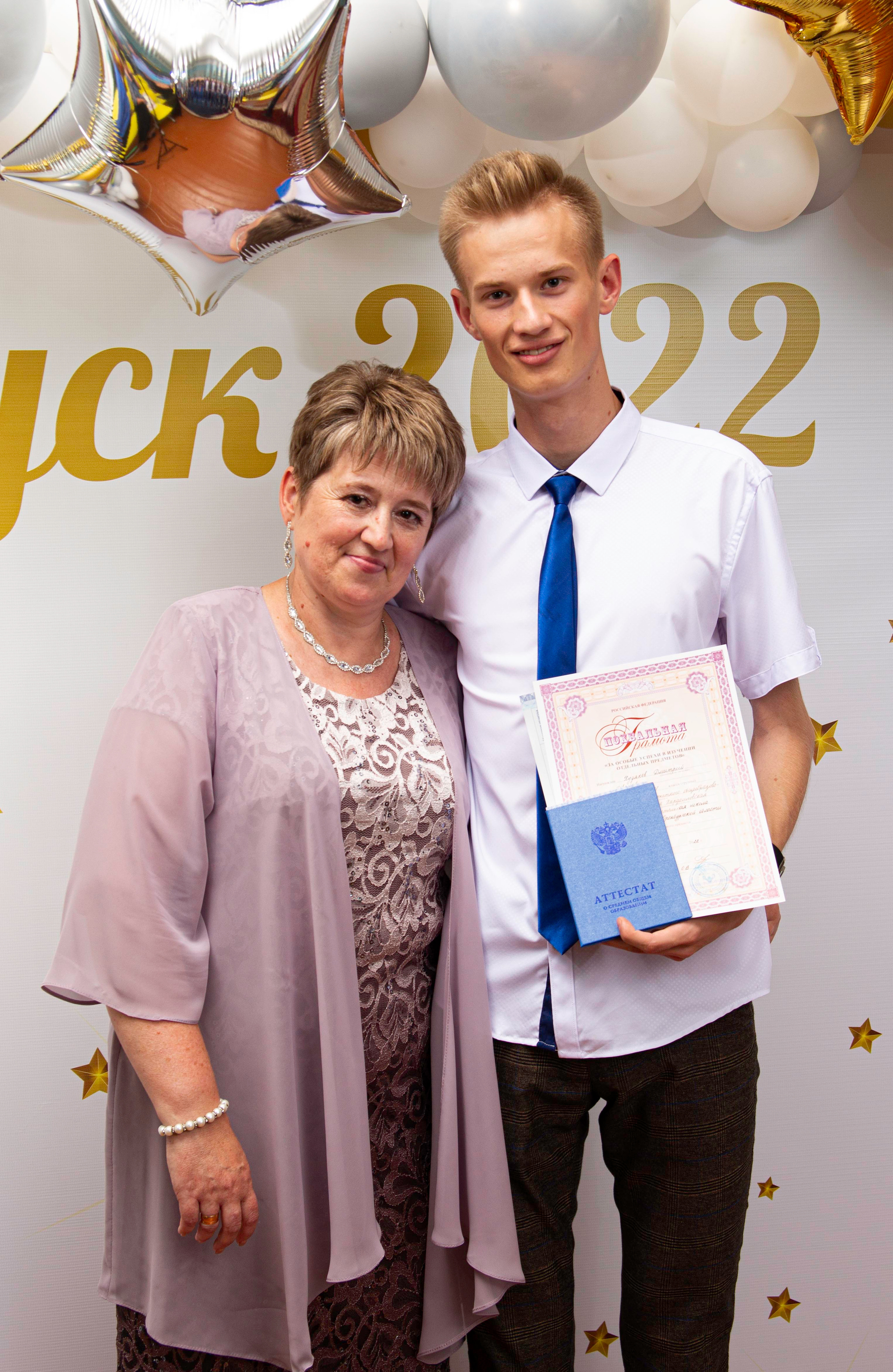 Вручение аттестатов о среднем образовании в Кардаиловской СОШ. Валерий Логачев. Фото, музыка, видео — для души