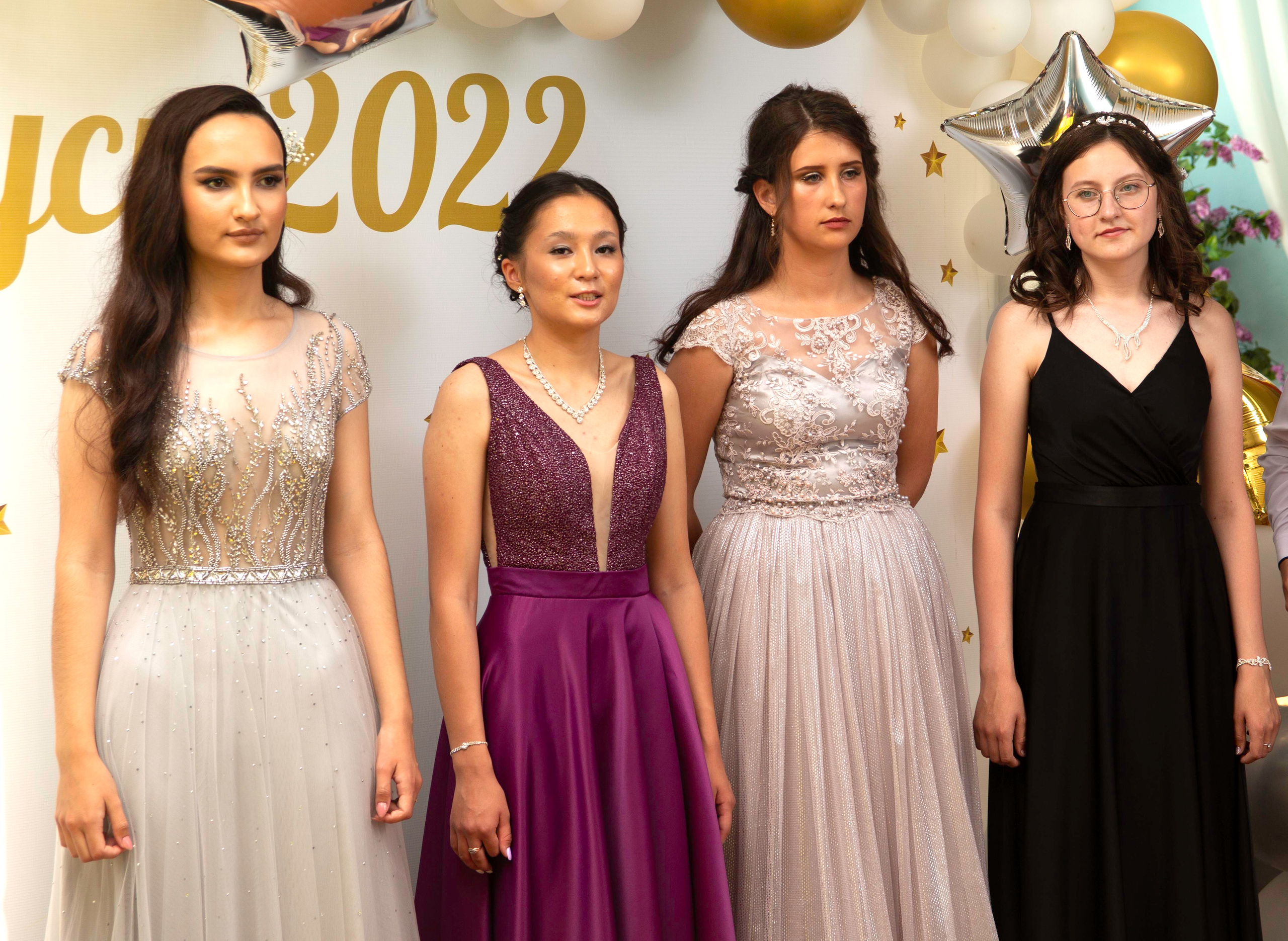 Вручение аттестатов о среднем образовании в Кардаиловской СОШ. Валерий Логачев. Фото, музыка, видео — для души