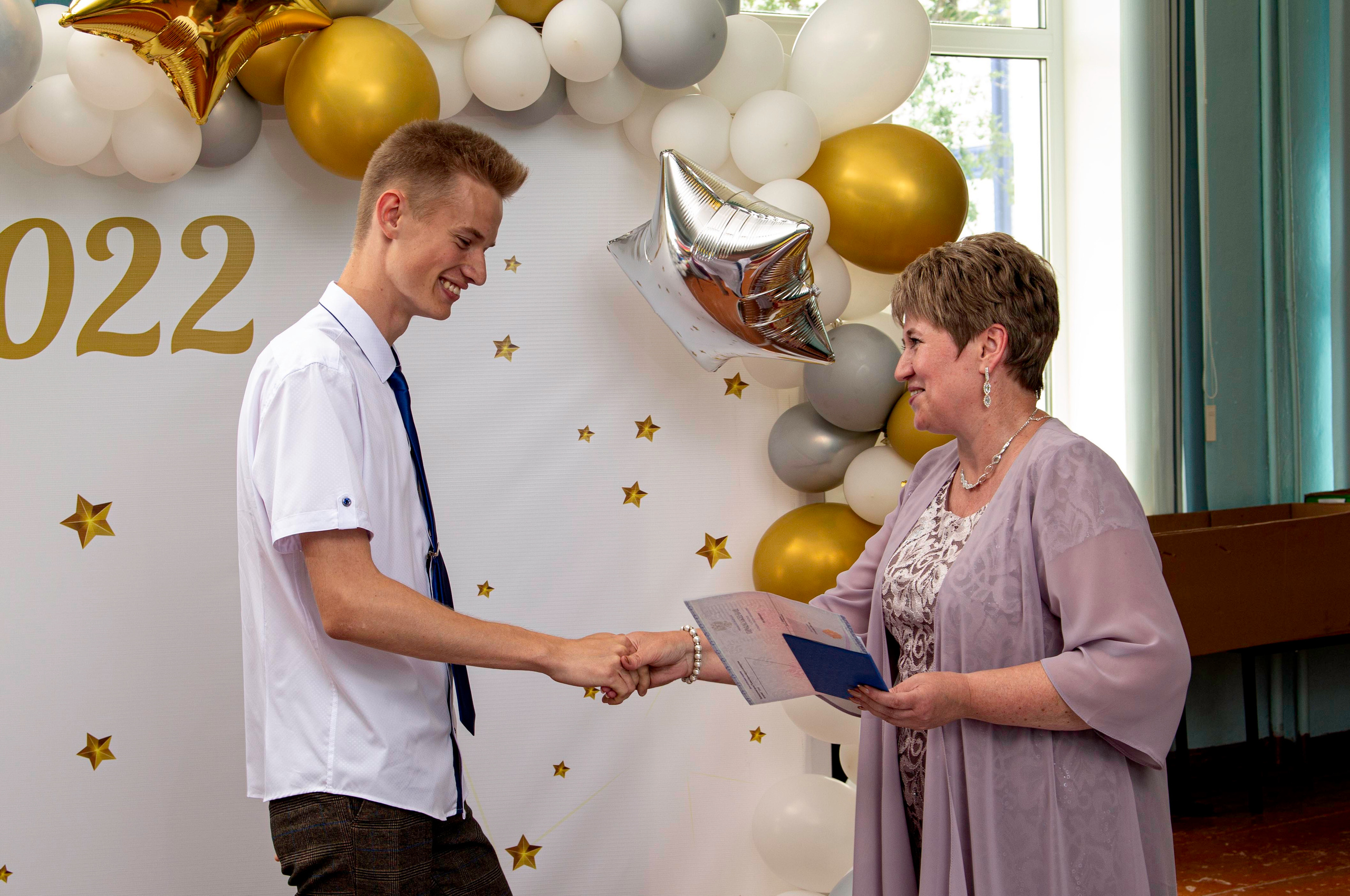 Вручение аттестатов о среднем образовании в Кардаиловской СОШ. Валерий Логачев. Фото, музыка, видео — для души