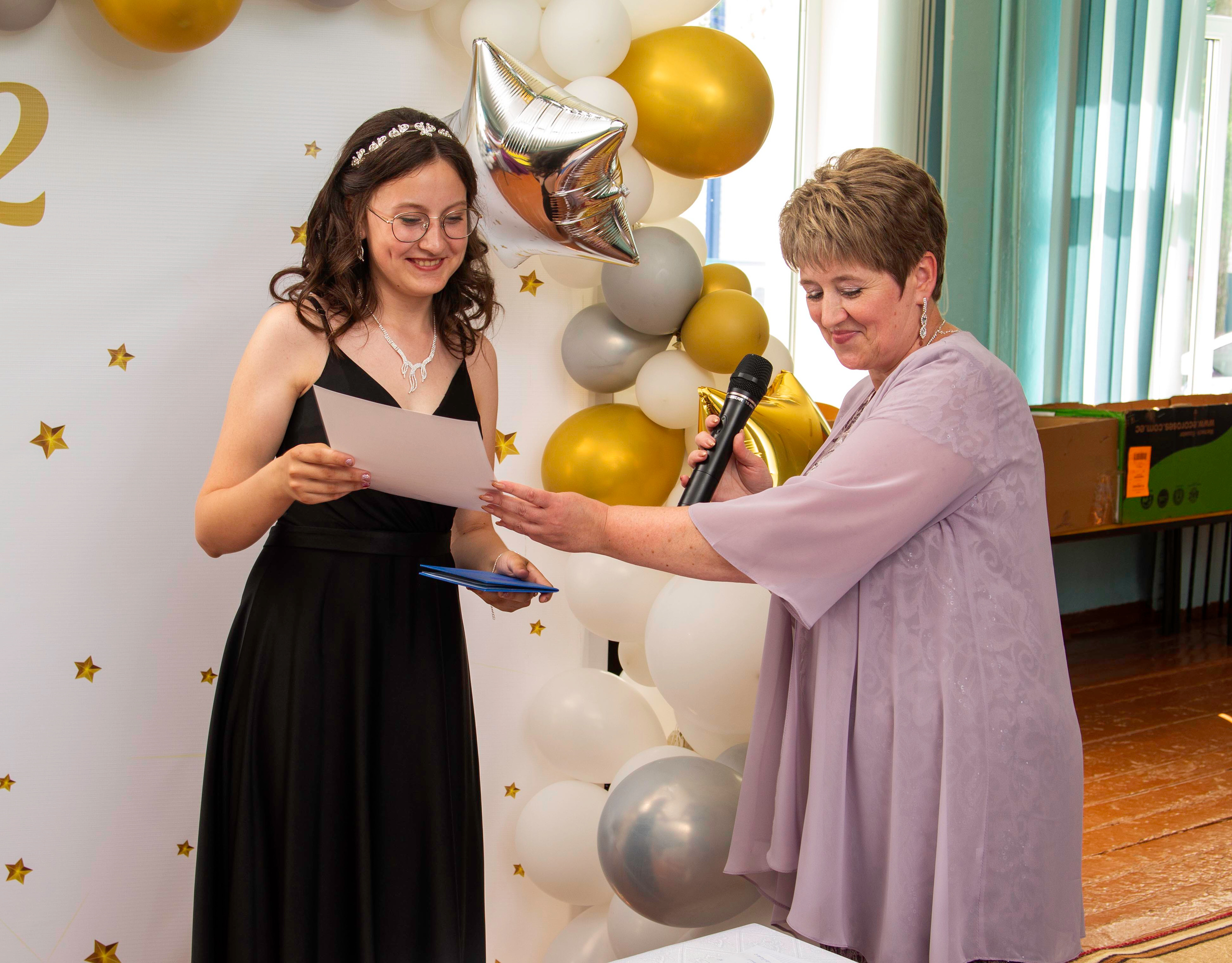 Вручение аттестатов о среднем образовании в Кардаиловской СОШ. Валерий Логачев. Фото, музыка, видео — для души