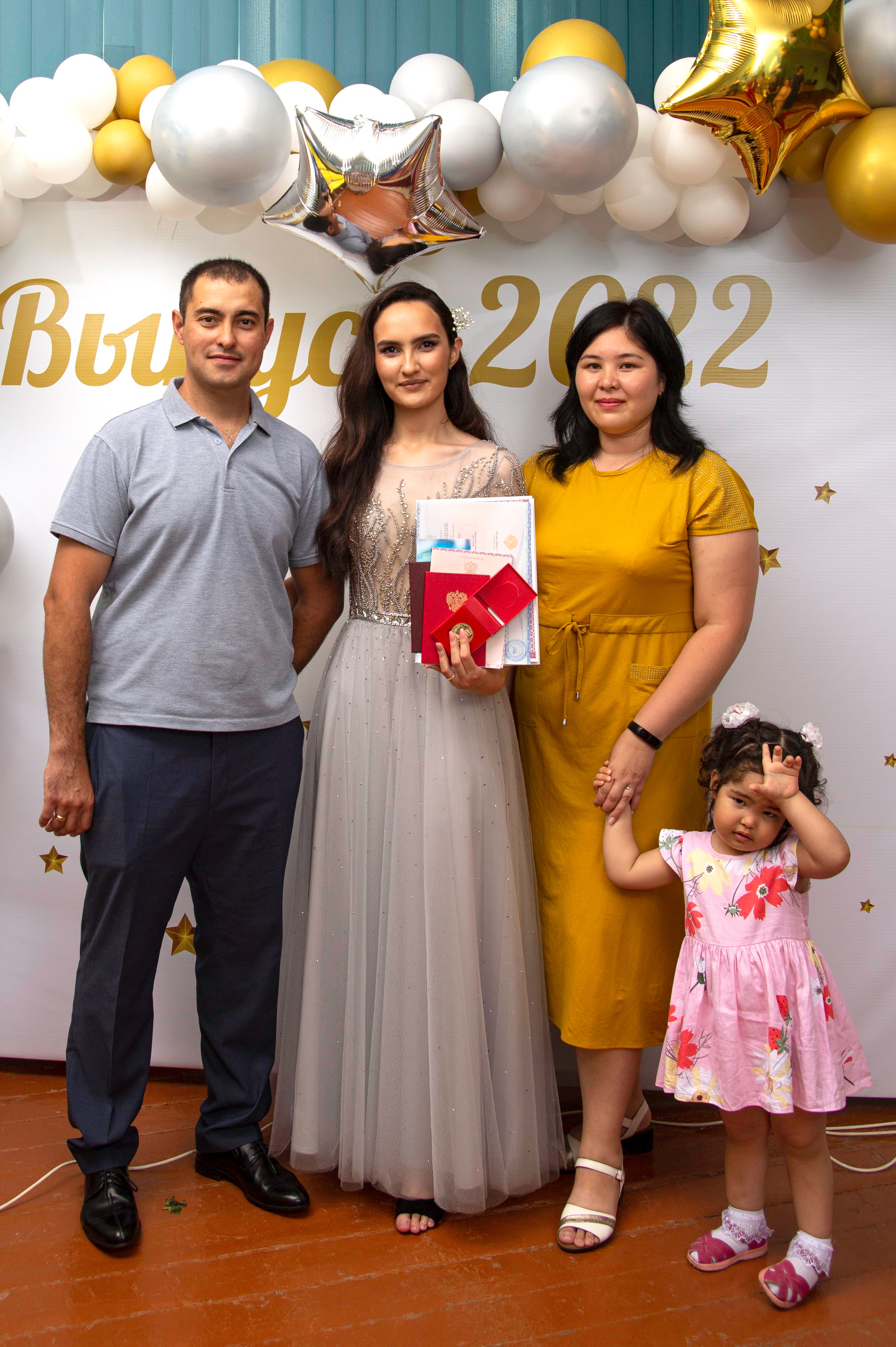 Вручение аттестатов о среднем образовании в Кардаиловской СОШ. Валерий Логачев. Фото, музыка, видео — для души