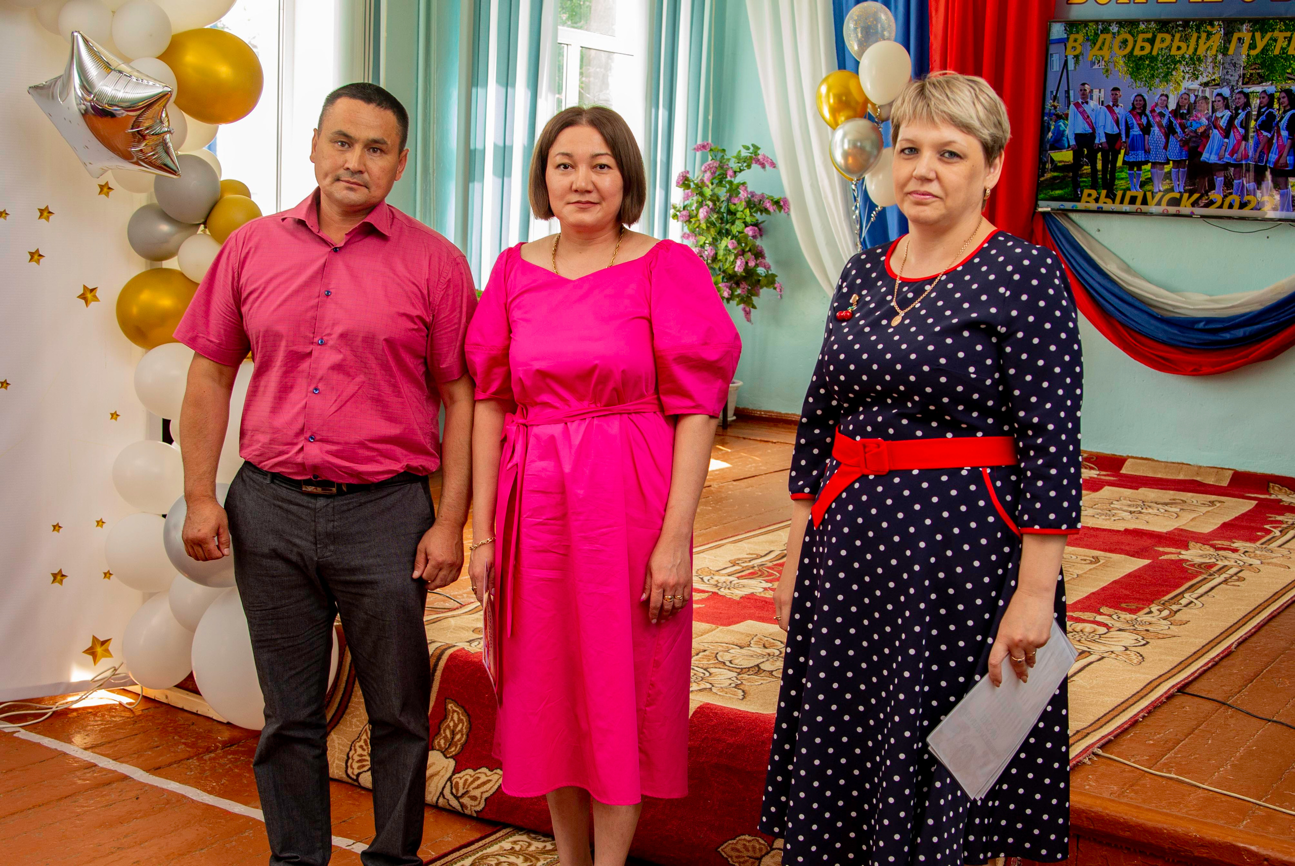 Вручение аттестатов о среднем образовании в Кардаиловской СОШ. Валерий Логачев. Фото, музыка, видео — для души