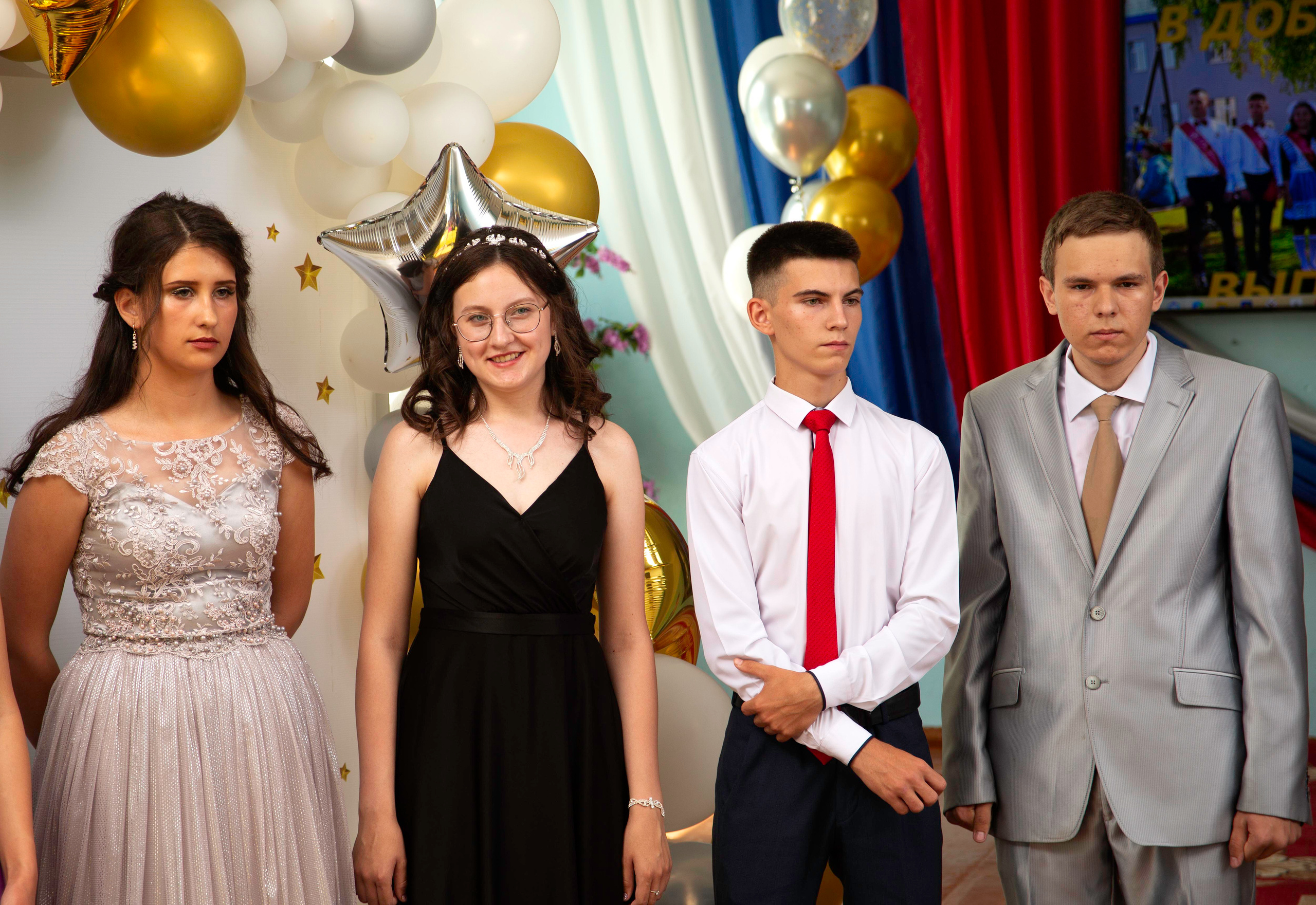 Вручение аттестатов о среднем образовании в Кардаиловской СОШ. Валерий Логачев. Фото, музыка, видео — для души