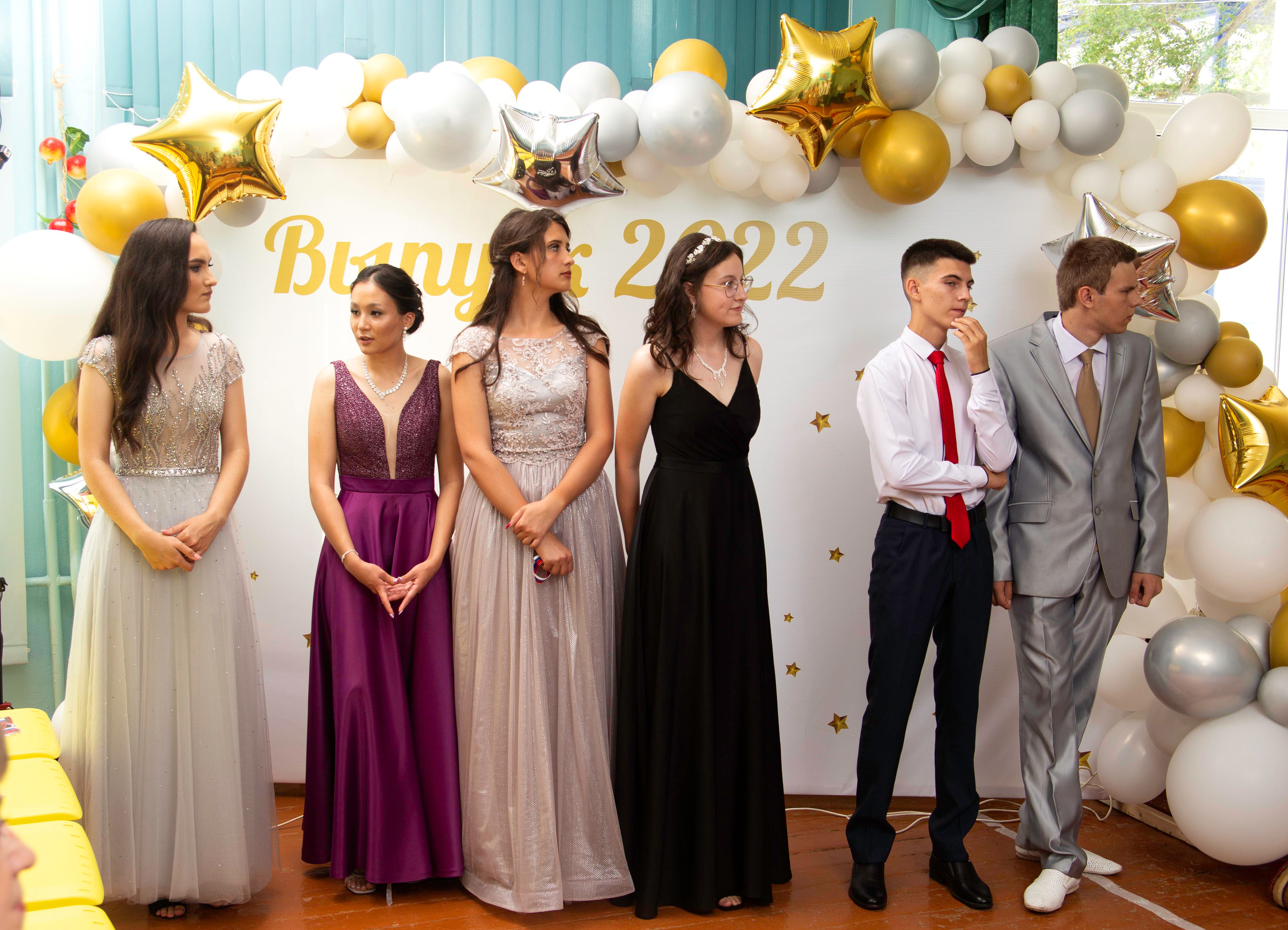 Вручение аттестатов о среднем образовании в Кардаиловской СОШ. Валерий Логачев. Фото, музыка, видео — для души