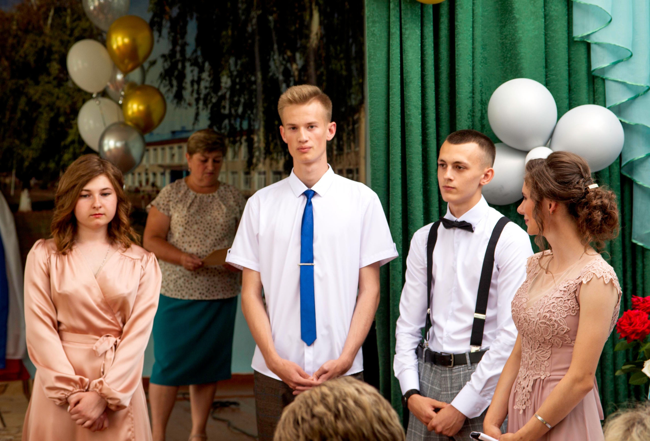 Вручение аттестатов о среднем образовании в Кардаиловской СОШ. Валерий Логачев. Фото, музыка, видео — для души