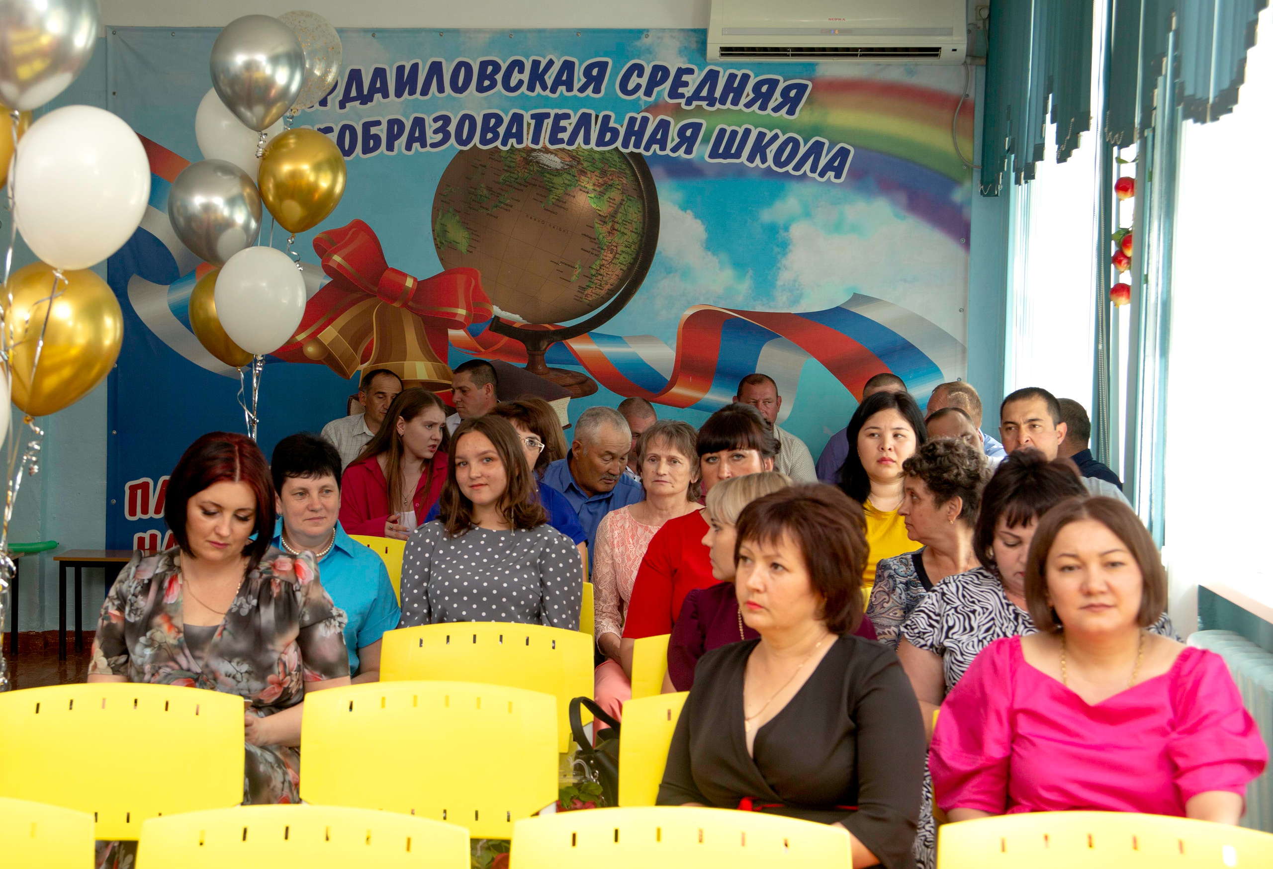 Вручение аттестатов о среднем образовании в Кардаиловской СОШ. Валерий Логачев. Фото, музыка, видео — для души