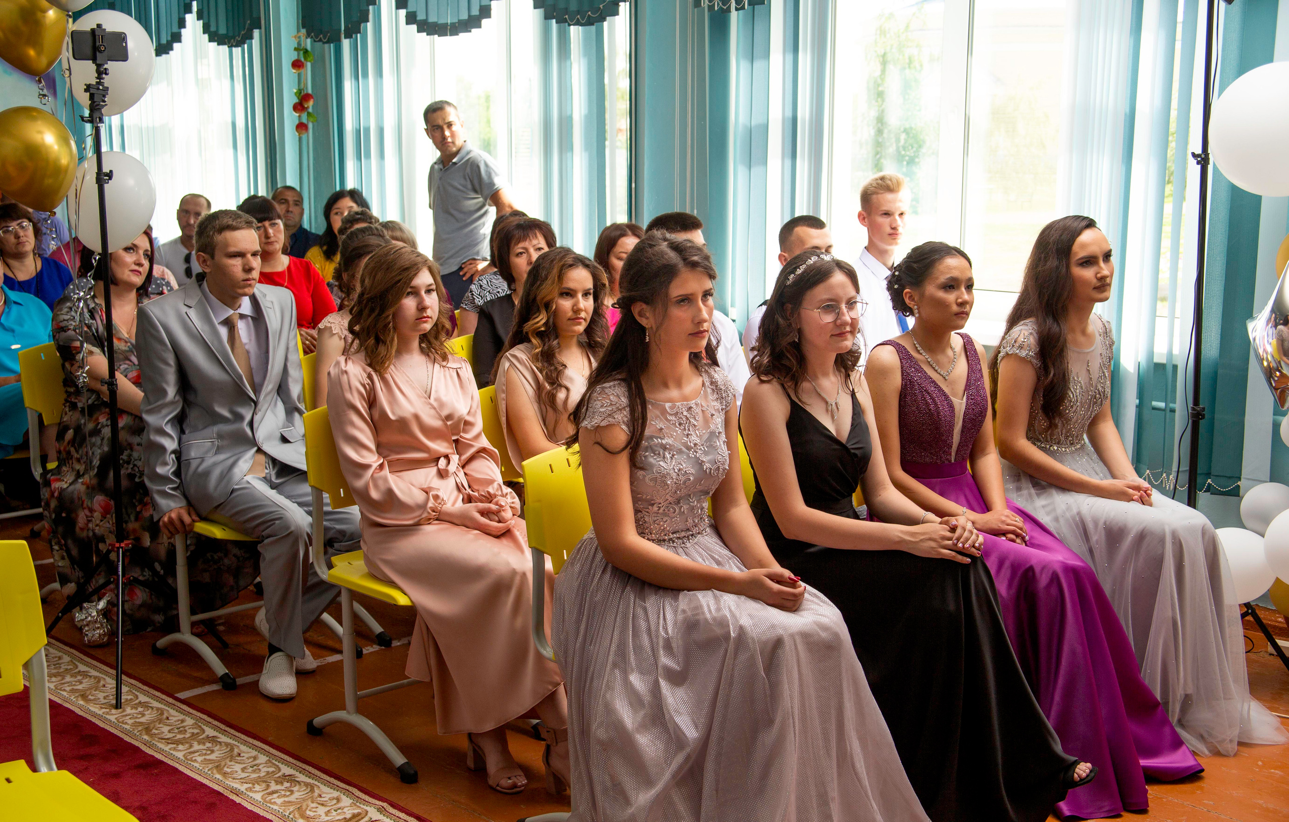 Вручение аттестатов о среднем образовании в Кардаиловской СОШ. Валерий Логачев. Фото, музыка, видео — для души