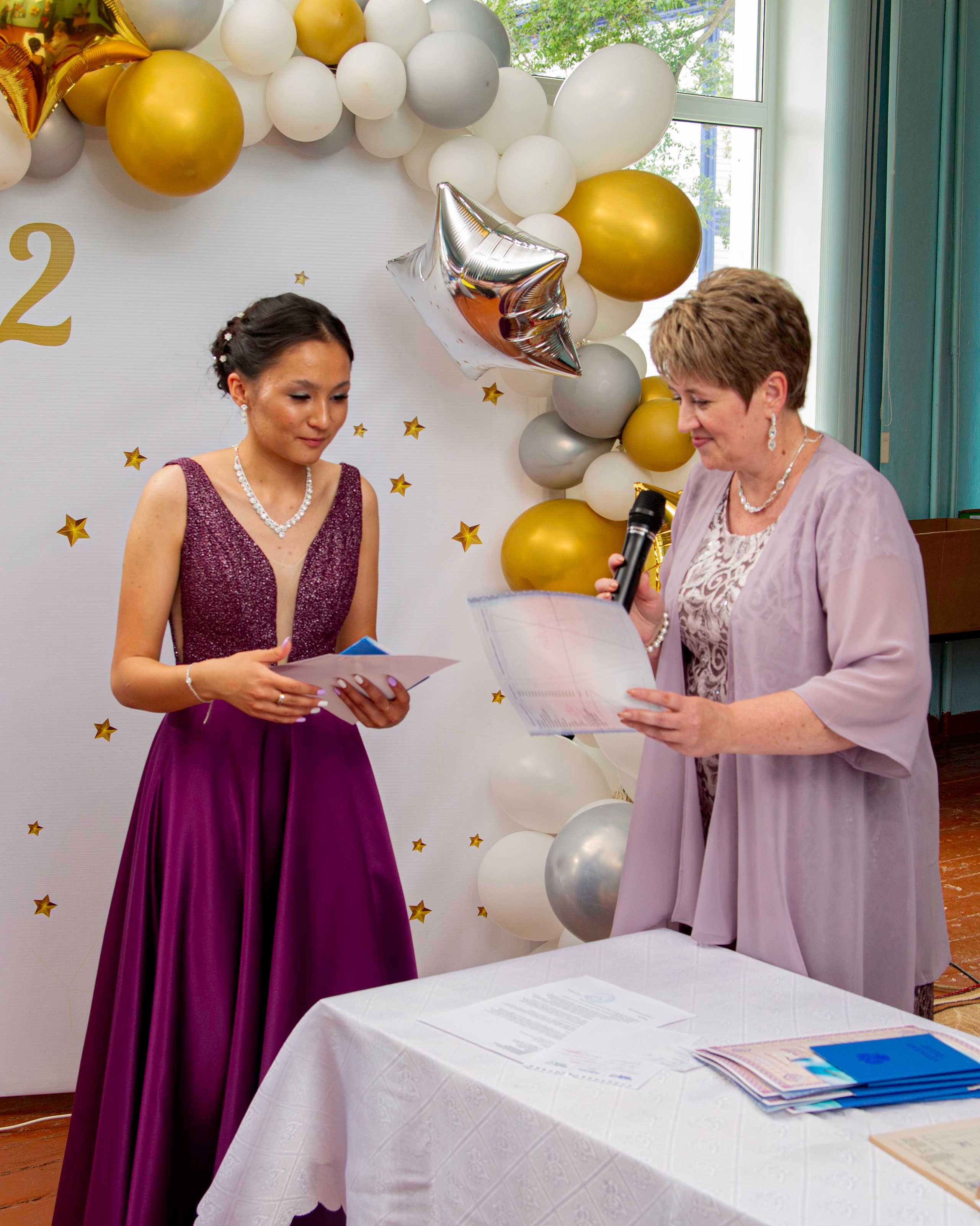 Вручение аттестатов о среднем образовании в Кардаиловской СОШ. Валерий Логачев. Фото, музыка, видео — для души