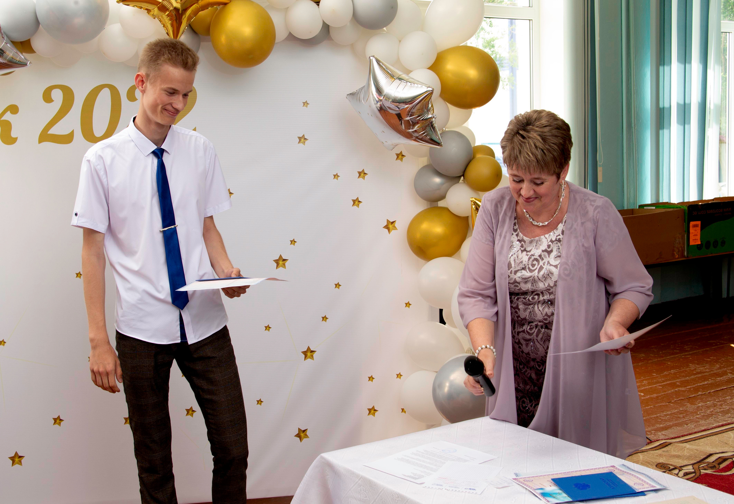 Вручение аттестатов о среднем образовании в Кардаиловской СОШ. Валерий Логачев. Фото, музыка, видео — для души