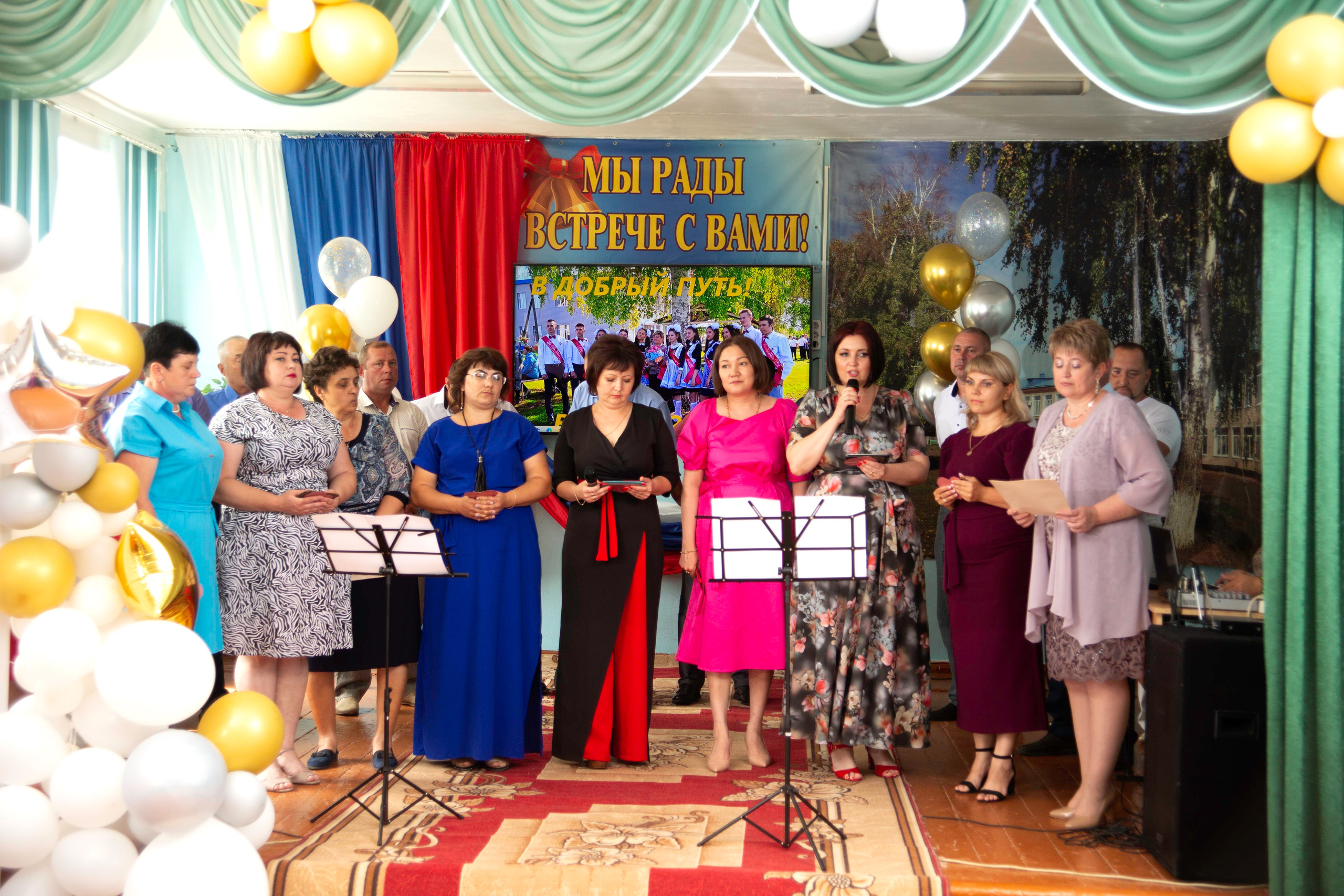 Вручение аттестатов о среднем образовании в Кардаиловской СОШ. Валерий Логачев. Фото, музыка, видео — для души