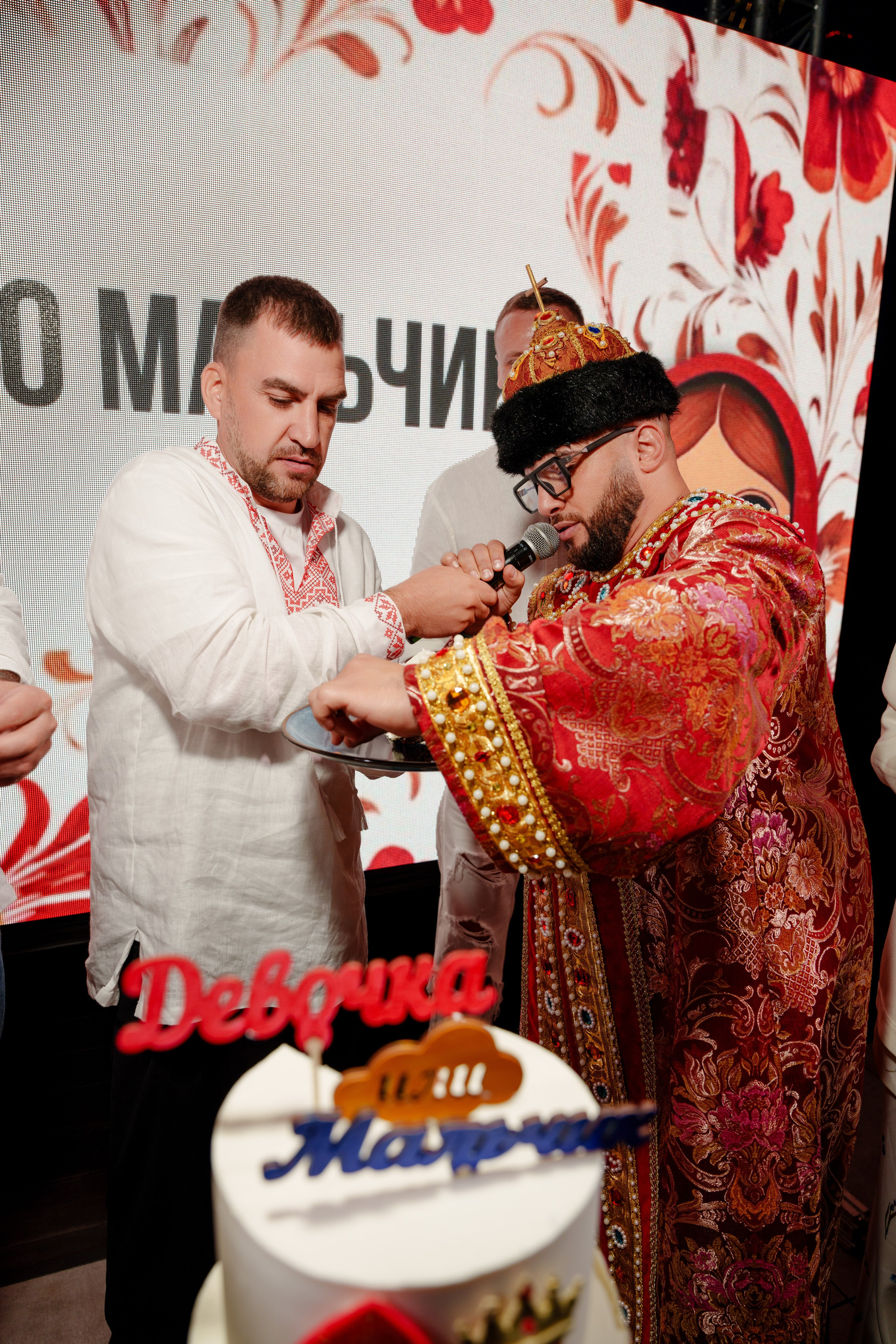 Репортажный фотограф на гендер пати в славянском стиле в Москве. Репортажный фотограф Москва Сергей Дружинин