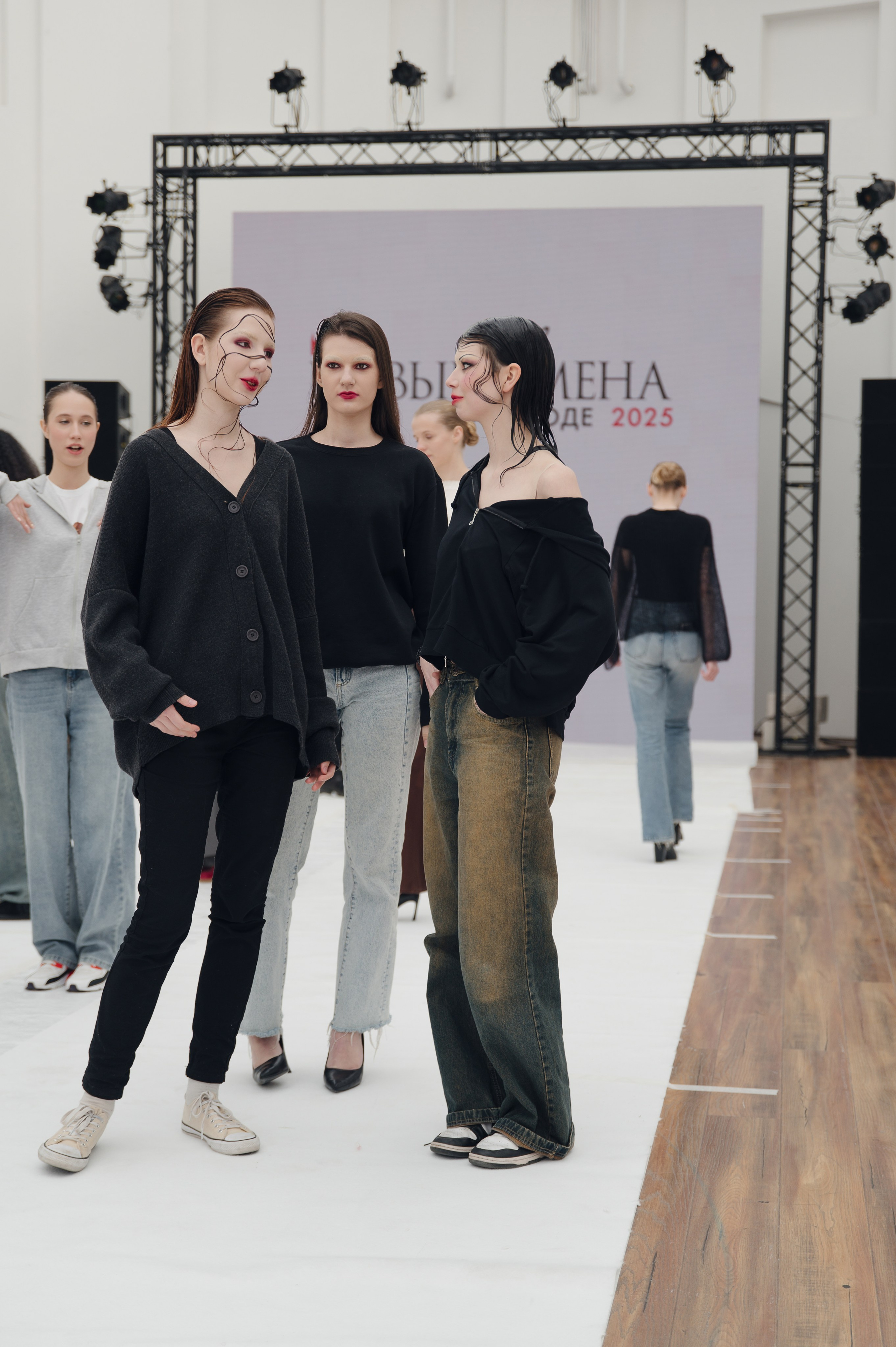 Бекстейдж показа «Новые Имена» собака.ru|ДЛТ. Портретный и репортажный фотограф в Санкт-Петербурге