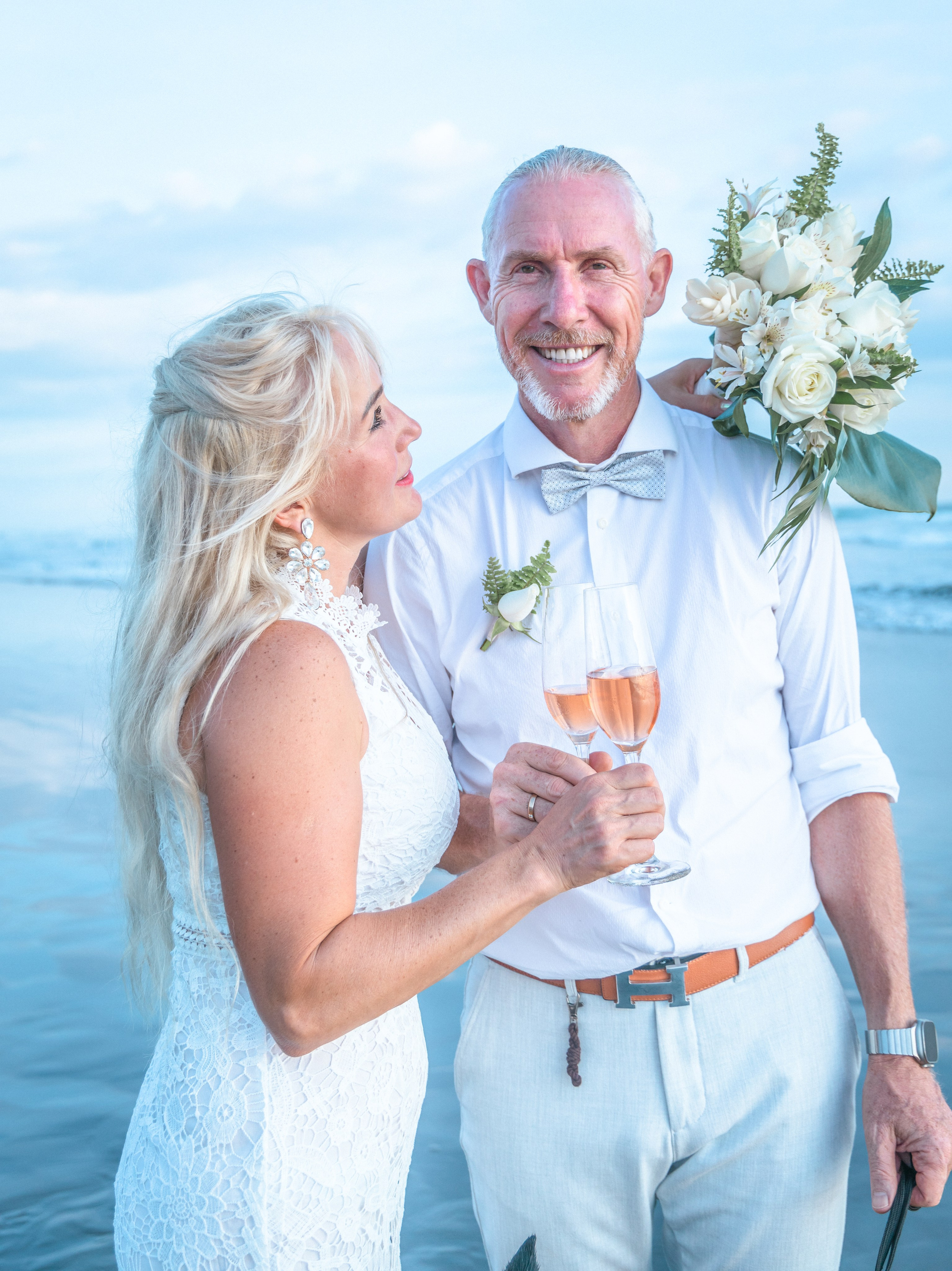 Ocean lovely moments. Family, portrait, content photo in Costa Rica Evgeniya Besprozvannykh