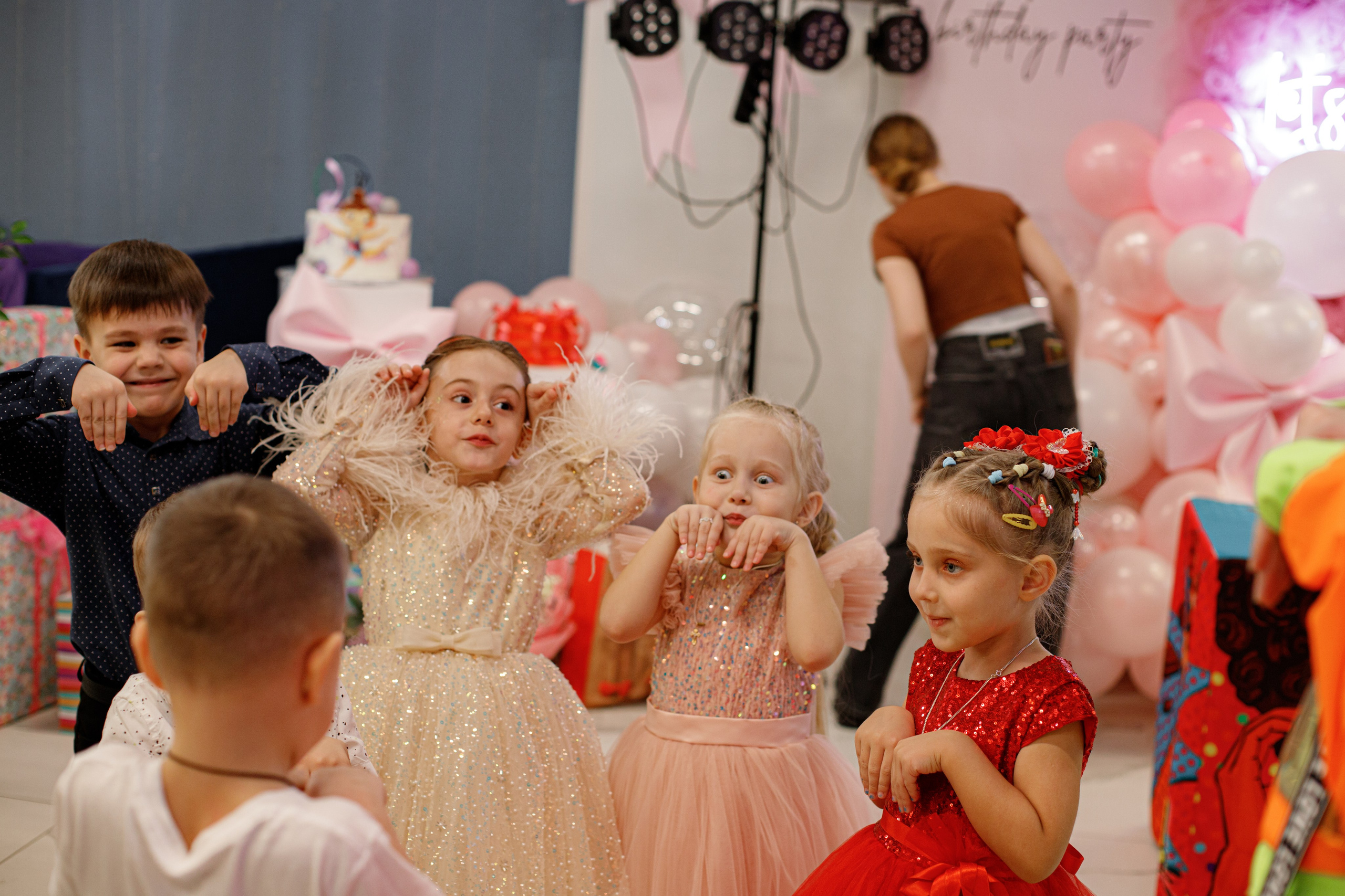 ASIA'S BIRTHDAY PARTY. Photokarish