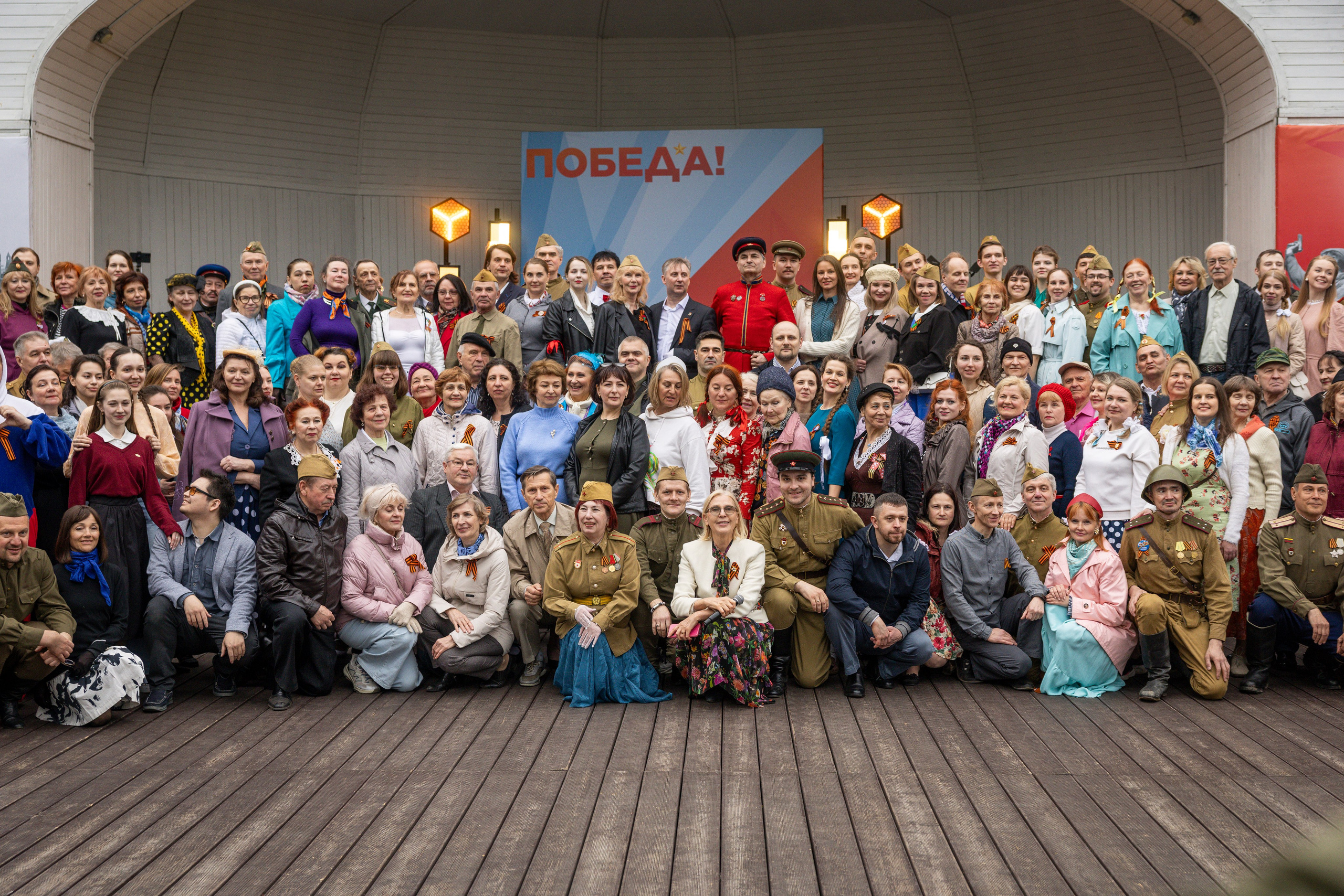 Бал Победы в саду Эрмитаж. Фотограф Сергей Ловкий