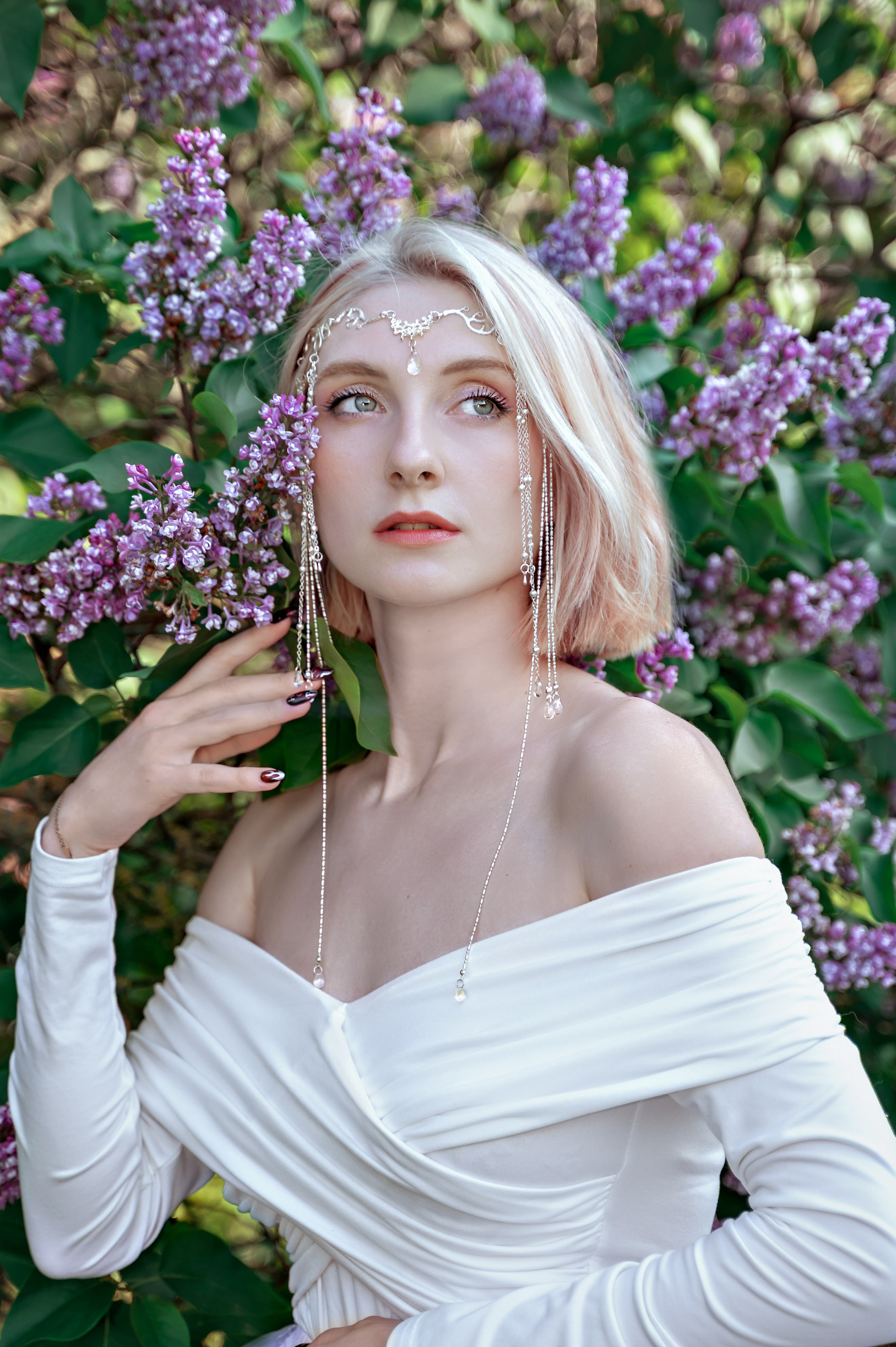 Женский портрет в стиле Эльфа в парке Москвы