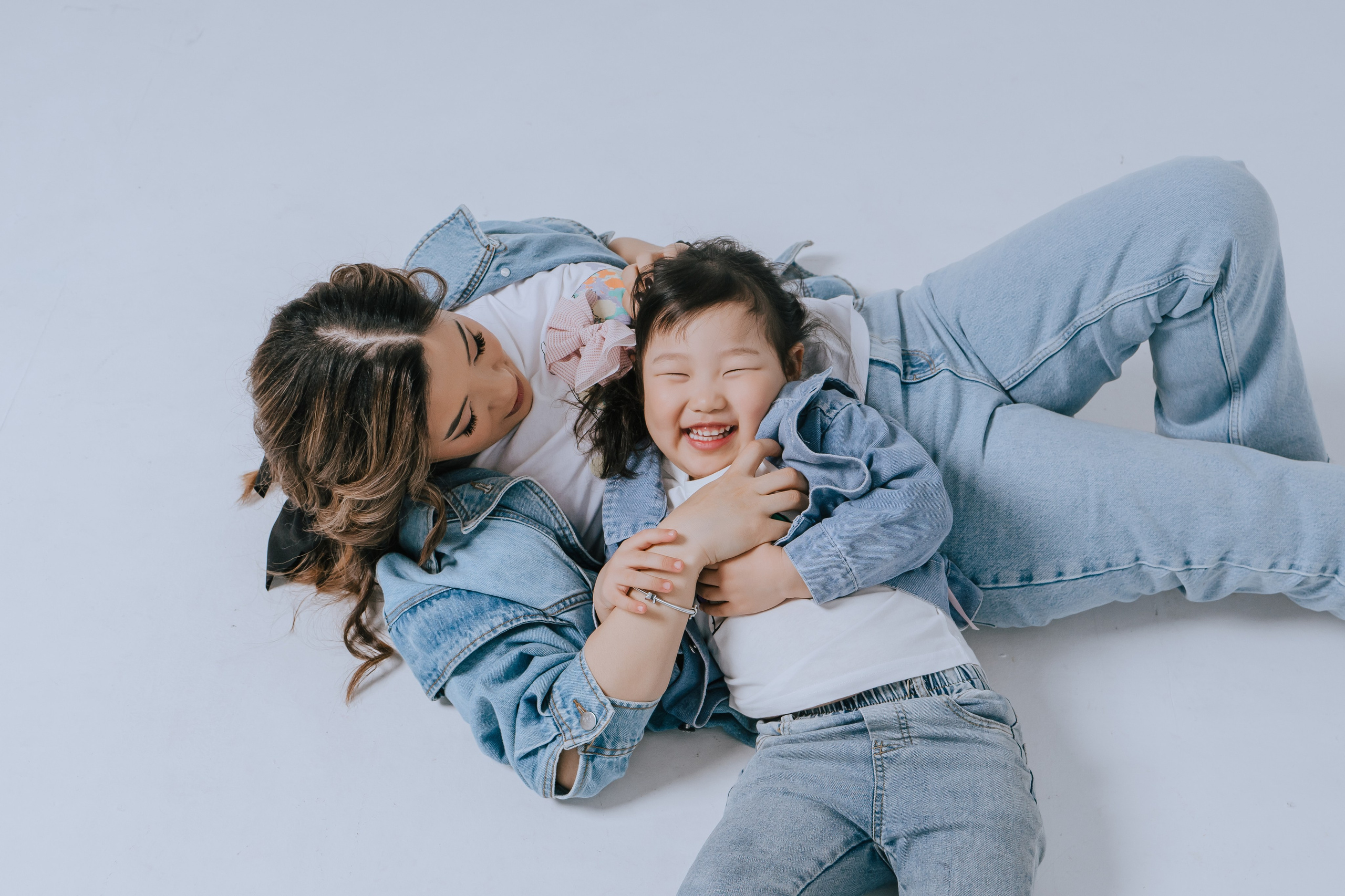 Ира и Аня. Фотограф Ярмишко Дарья. Выпускные фотокниги