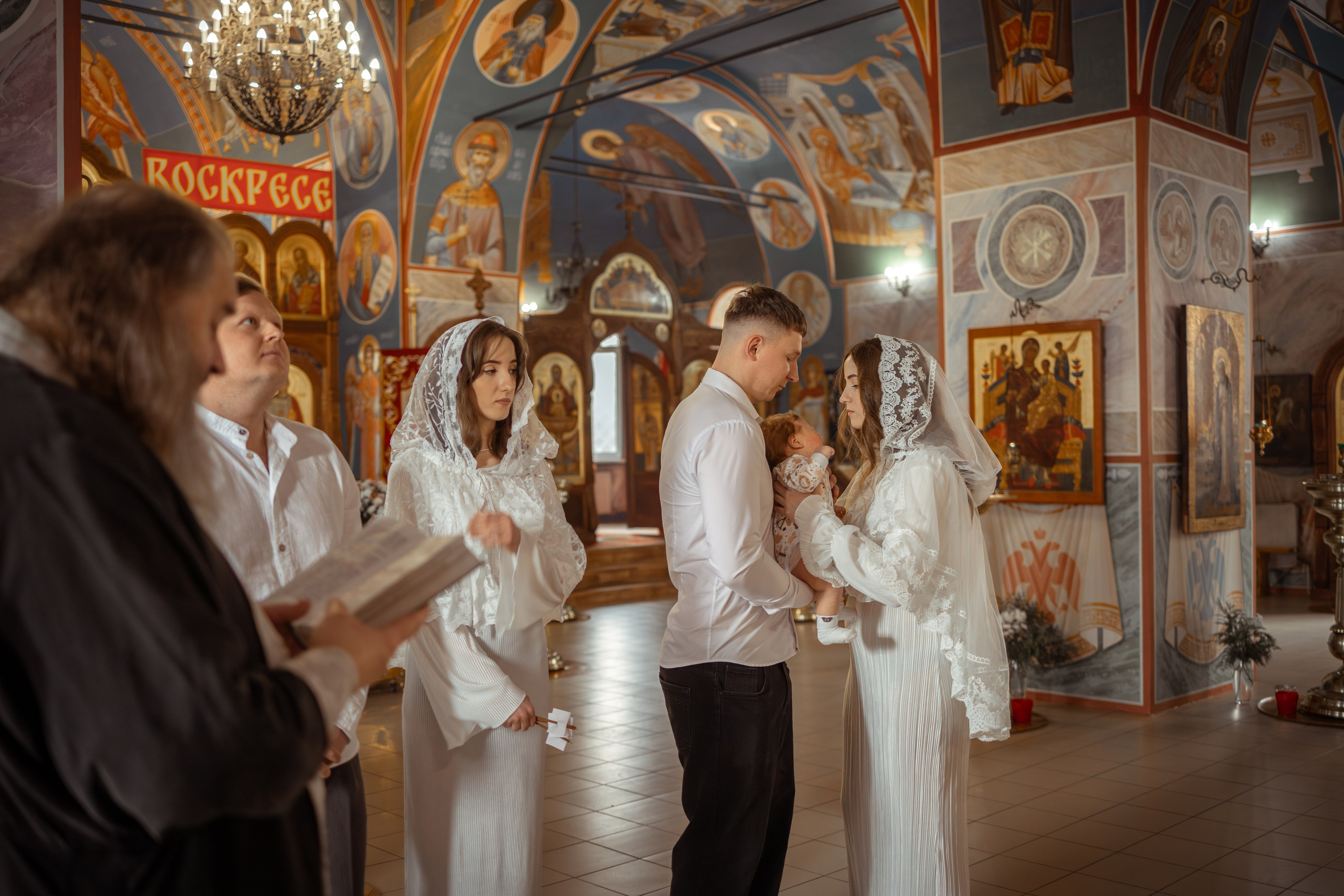 Таинство Крещения младенца в храме в честь святой преподобномученицы великой княгини Елисаветы (г.Белоусово). Надежда Стар семейный и церковный фотограф в Жукове и Калужской области
