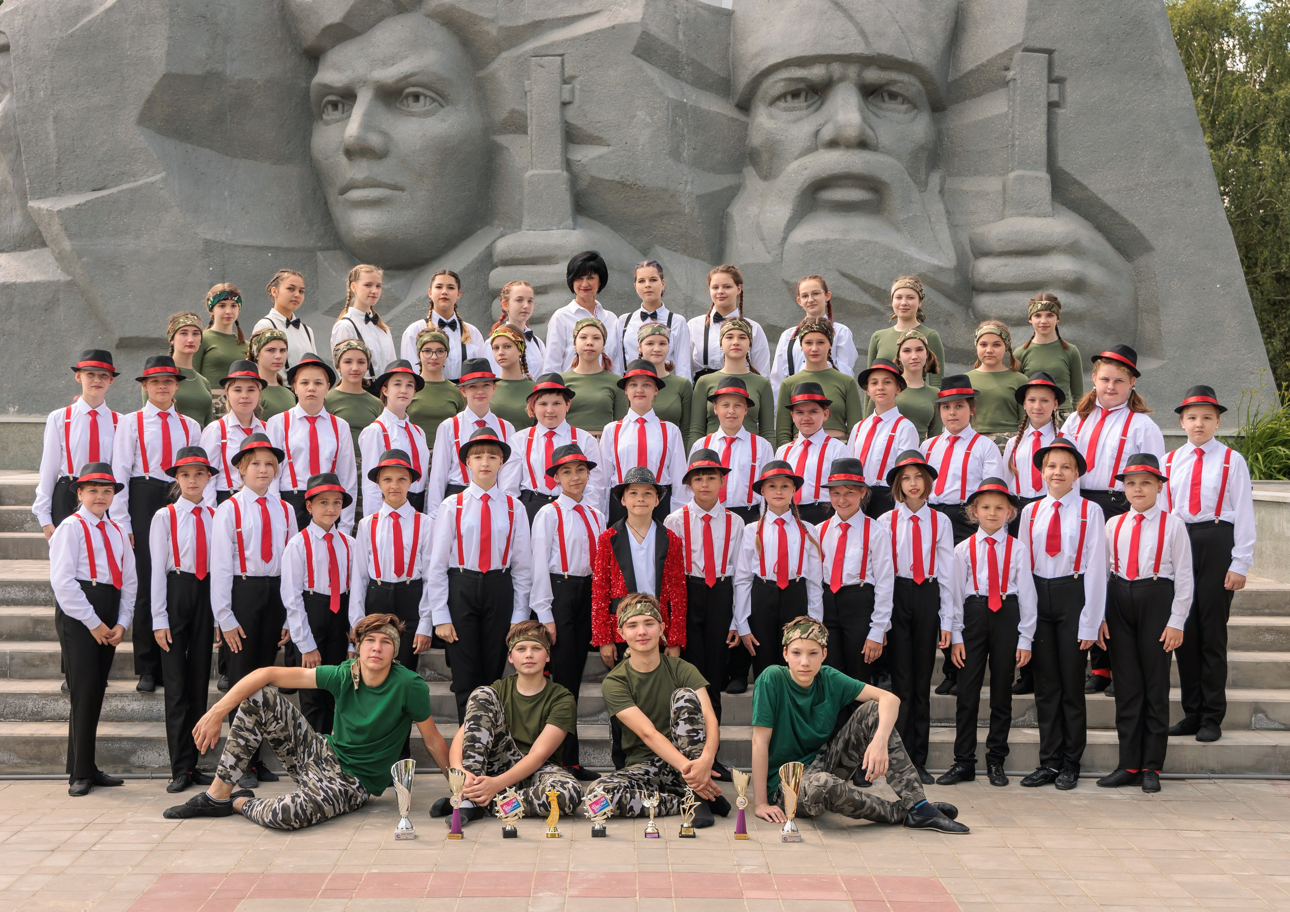 ВЫПУСК ВИНЬЕТКИ и ОБЩИЕ ФОТО. Выпускные фотоальбомы и фотокниги в г. Балашове, студия, сувениры