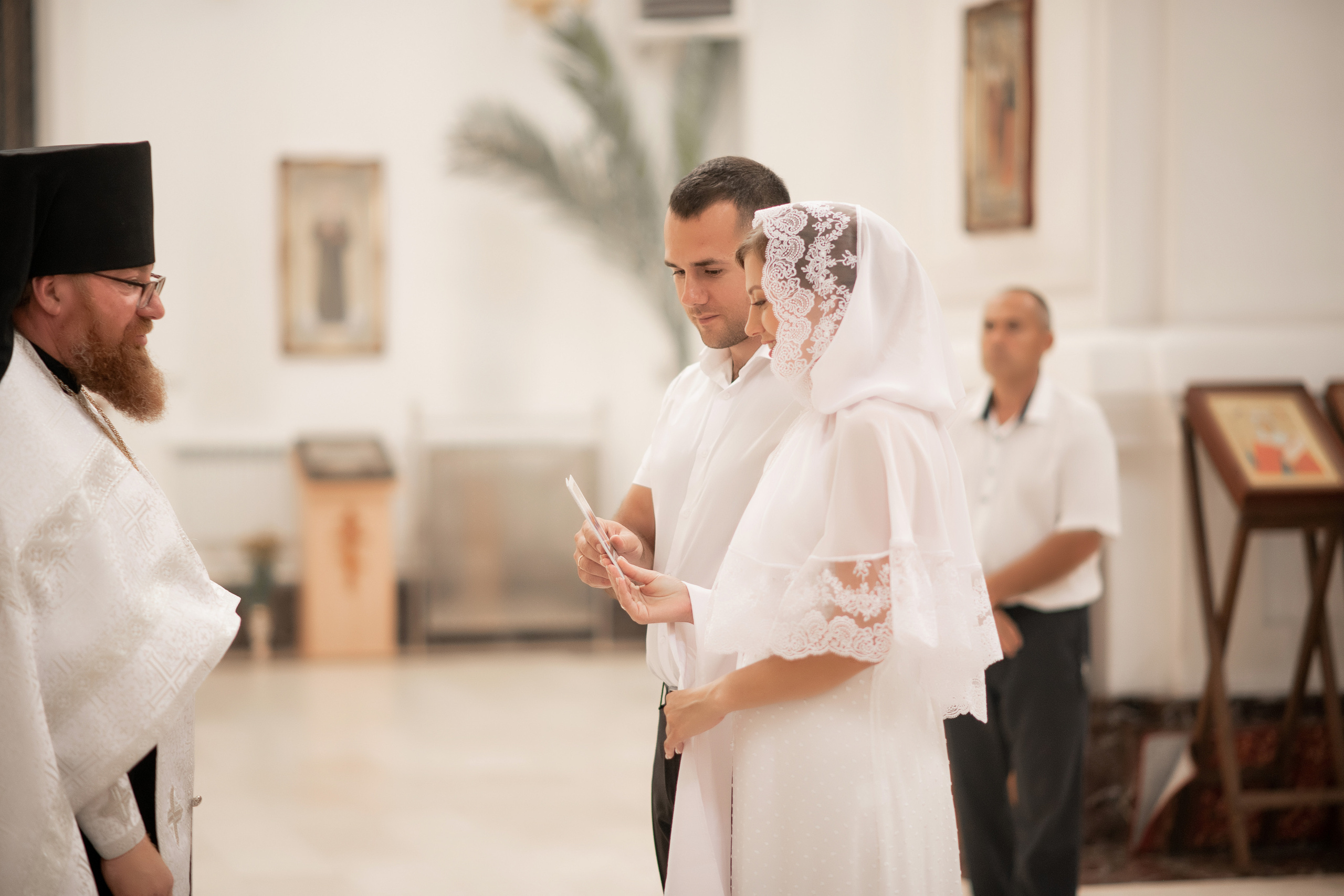 Роман и Юлия венчание. Свадебный фотограф Белгород Валуйки Старый Оскол Воронеж