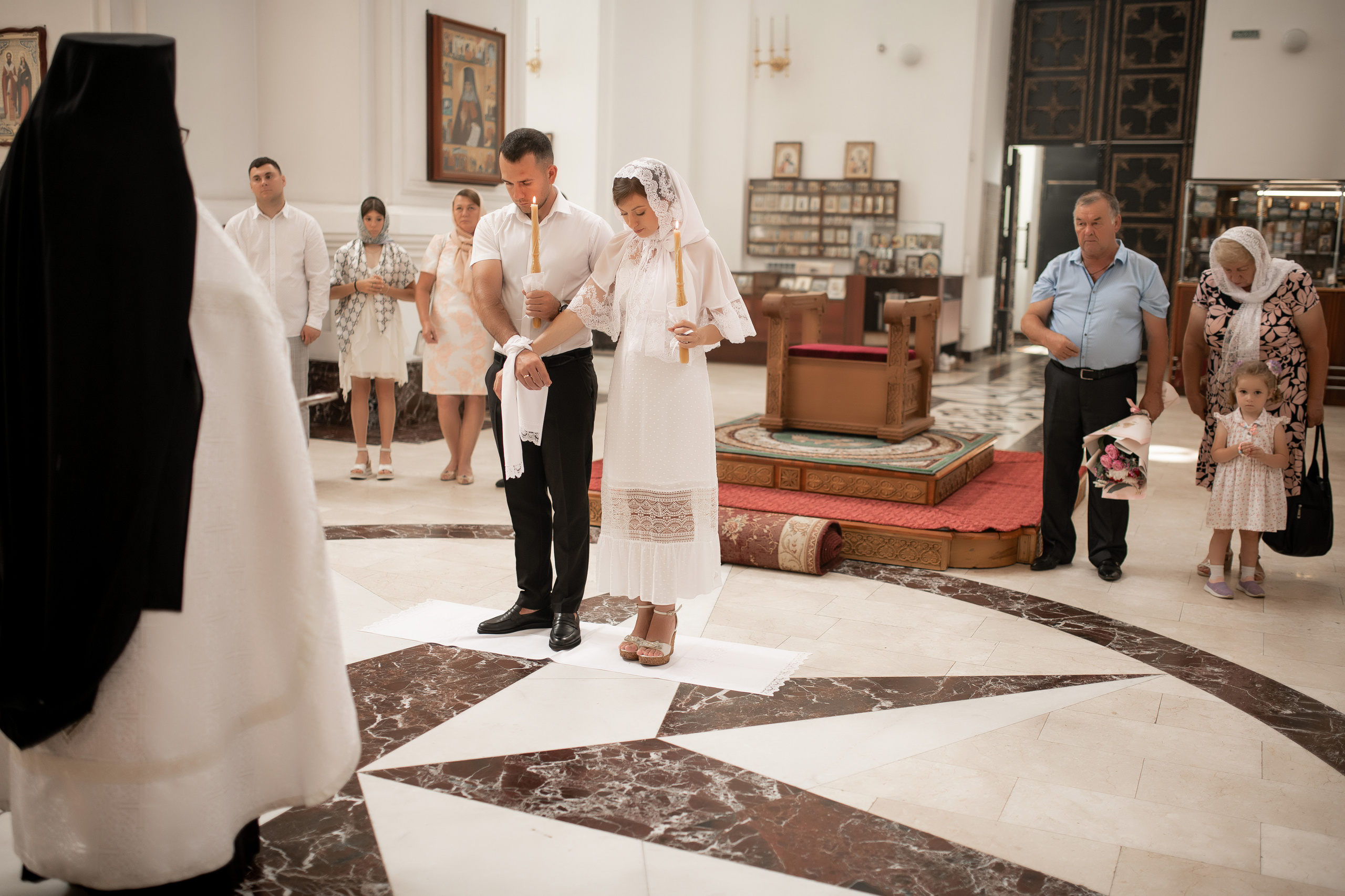 Роман и Юлия венчание. Свадебный фотограф Белгород Валуйки Старый Оскол Воронеж