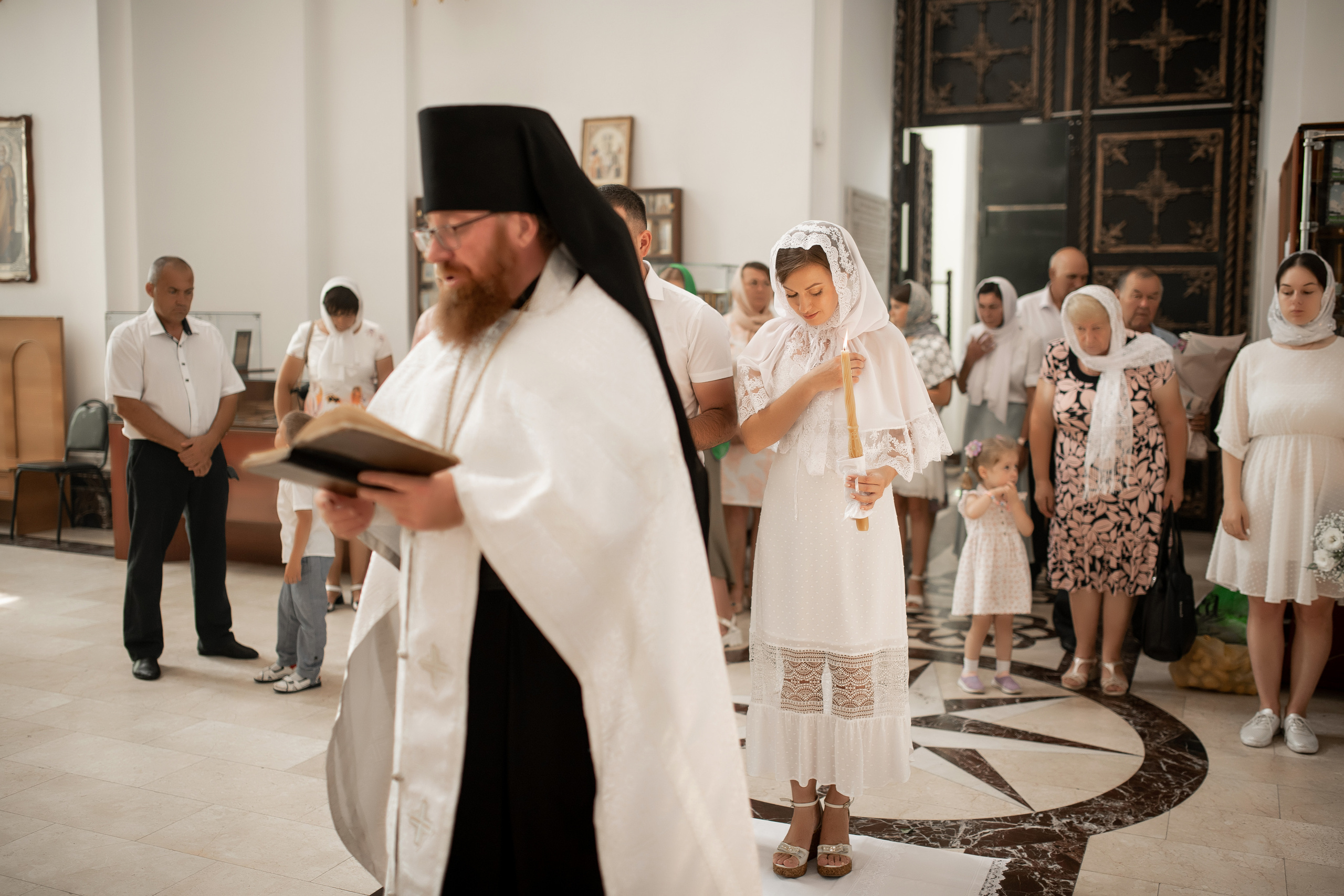 Роман и Юлия венчание. Свадебный фотограф Белгород Валуйки Старый Оскол Воронеж