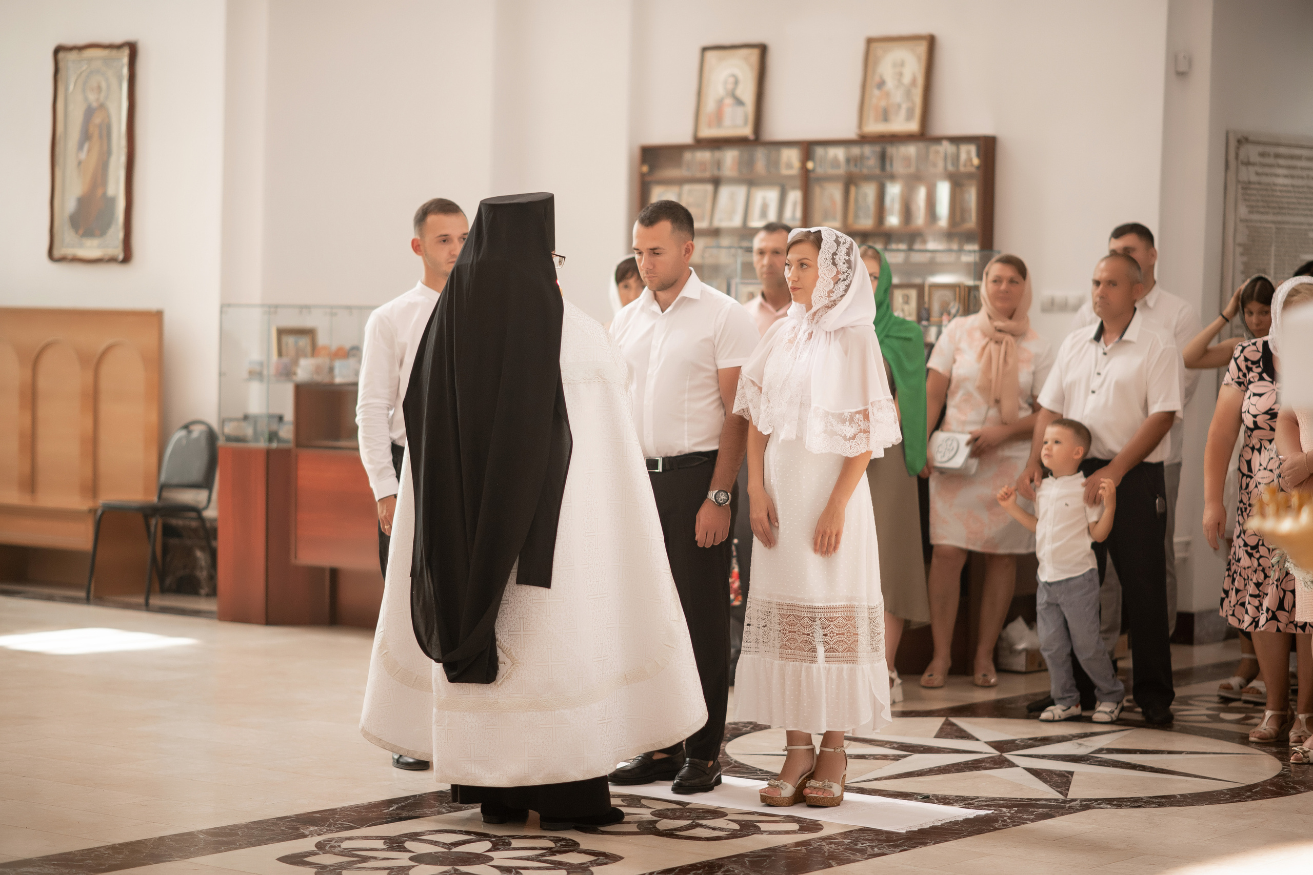 Роман и Юлия венчание. Свадебный фотограф Белгород Валуйки Старый Оскол Воронеж