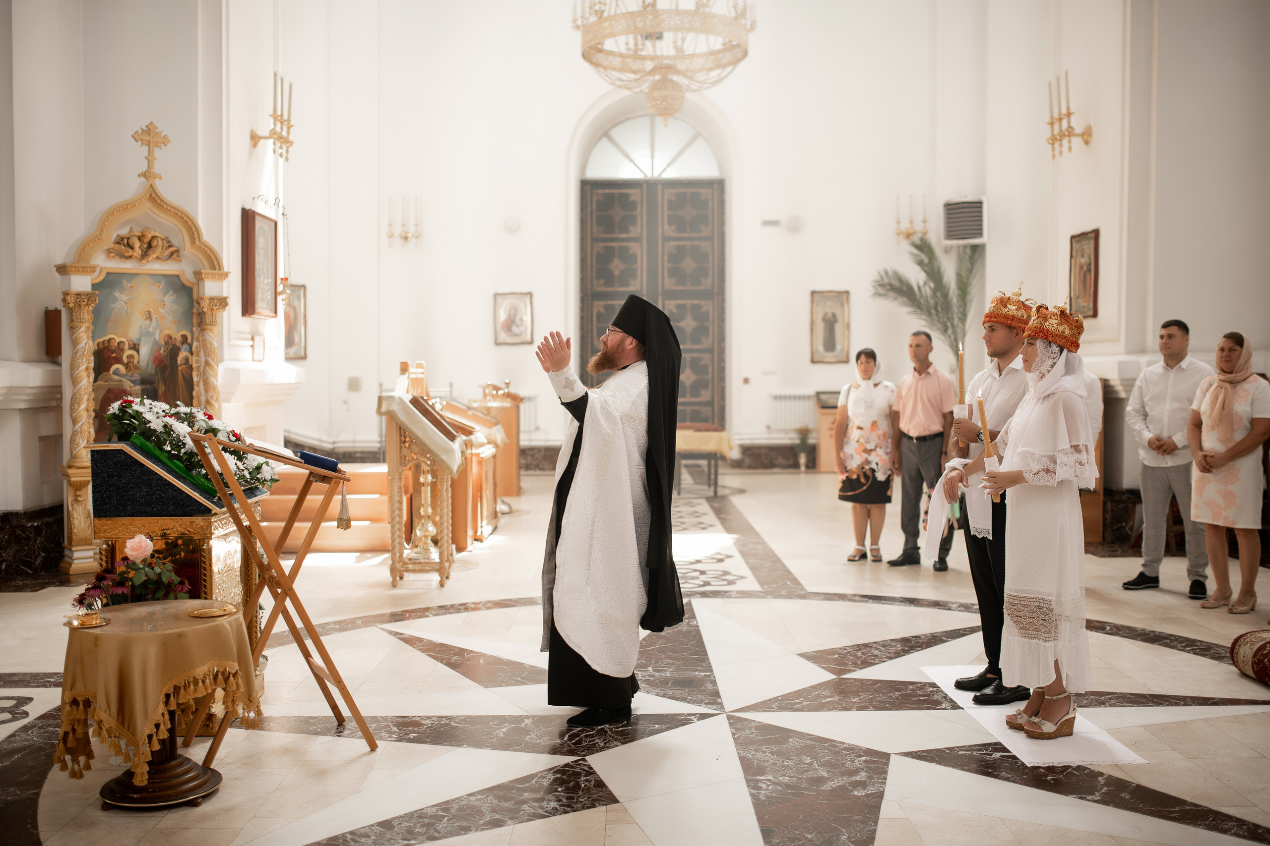 Роман и Юлия венчание. Свадебный фотограф Белгород Валуйки Старый Оскол Воронеж