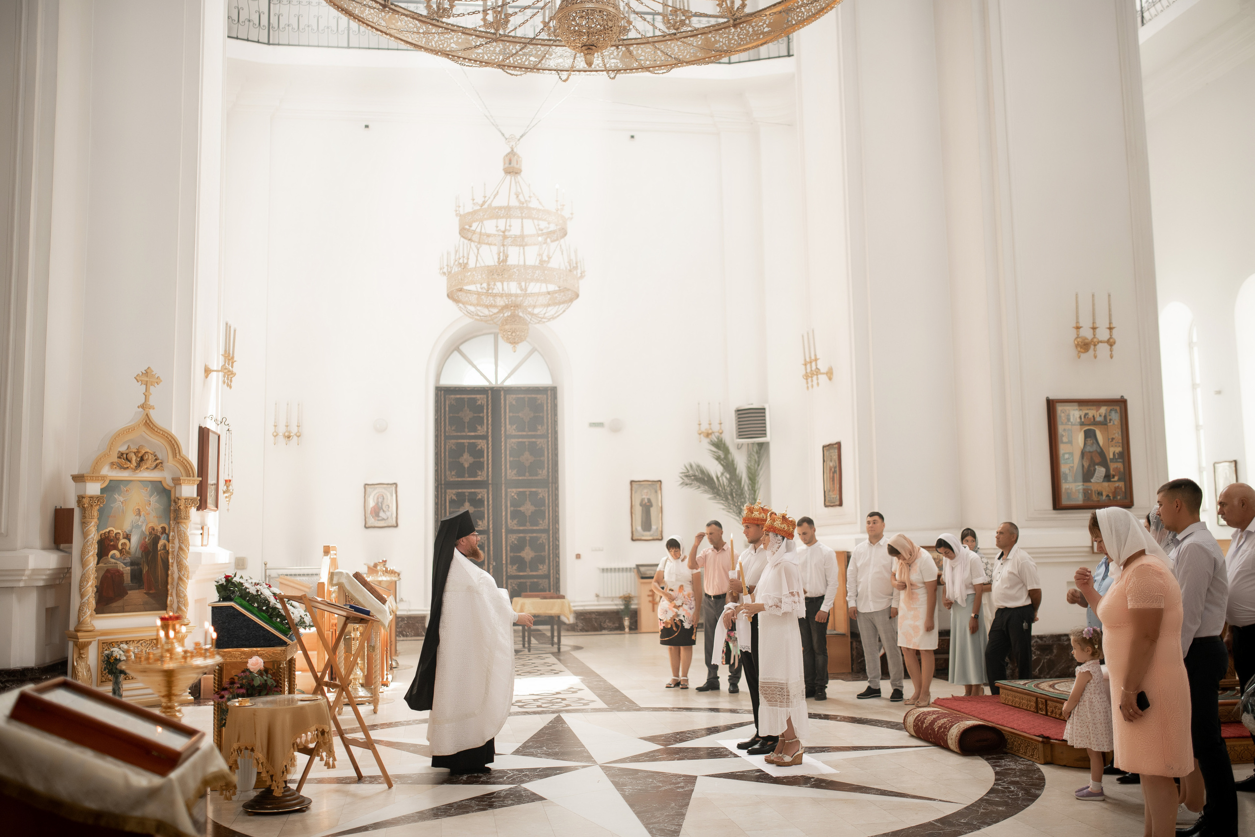 Роман и Юлия венчание. Свадебный фотограф Белгород Валуйки Старый Оскол Воронеж