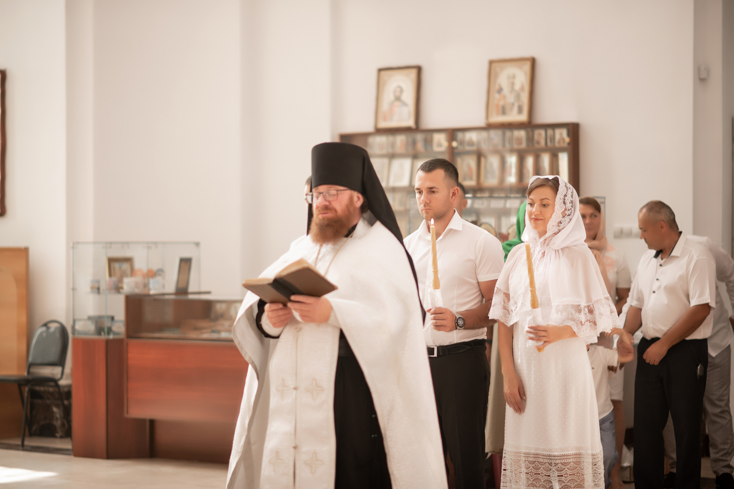 Роман и Юлия венчание. Свадебный фотограф Белгород Валуйки Старый Оскол Воронеж