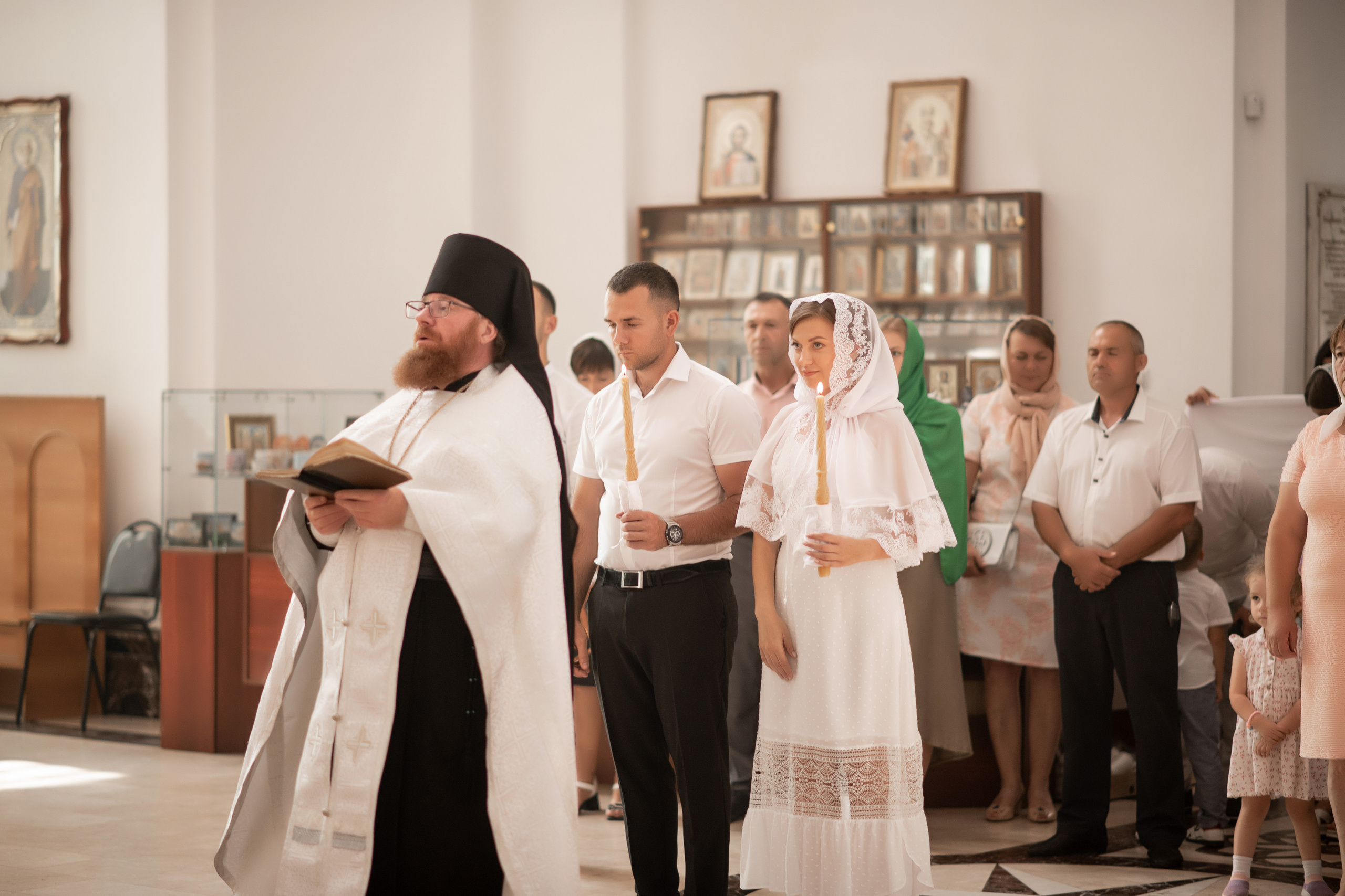 Роман и Юлия венчание. Свадебный фотограф Белгород Валуйки Старый Оскол Воронеж