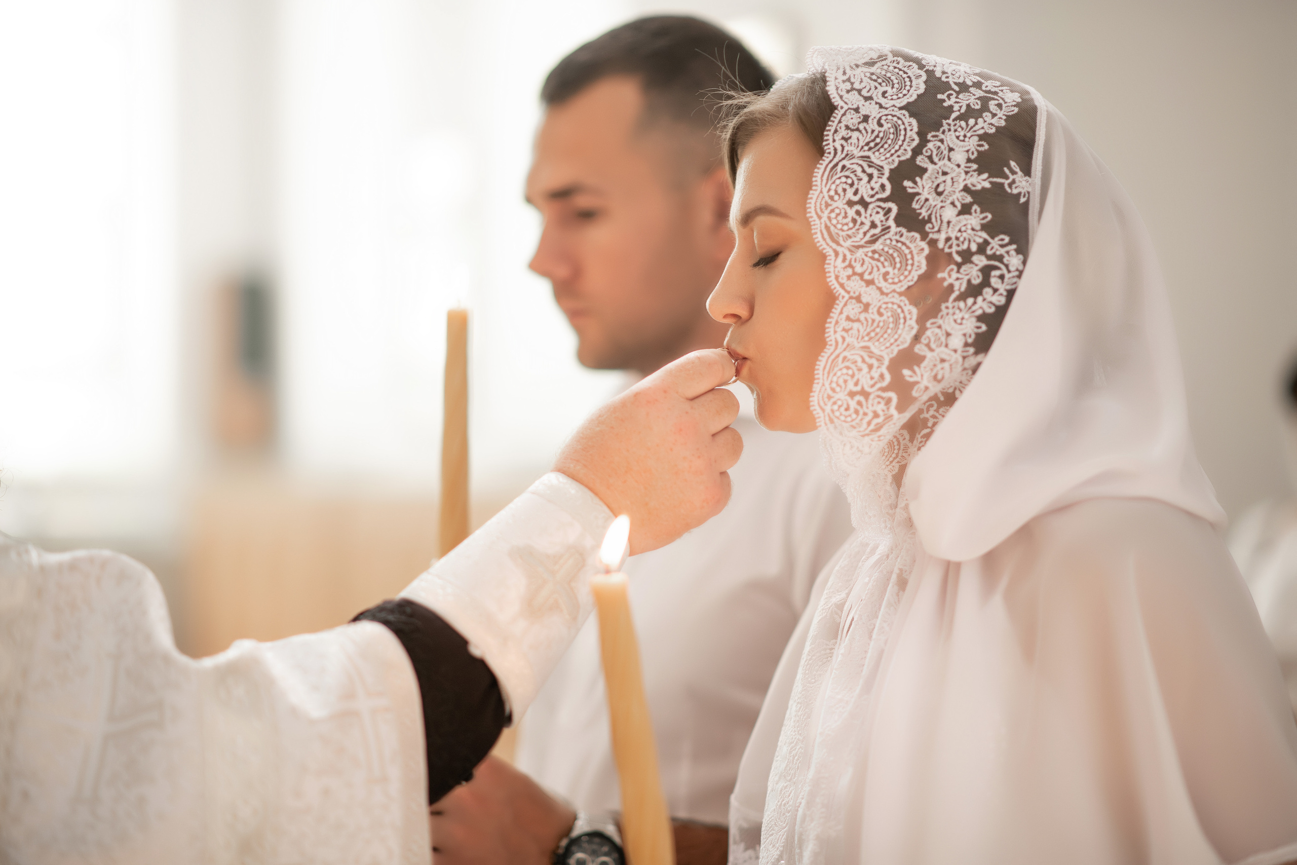 Роман и Юлия венчание. Свадебный фотограф Белгород Валуйки Старый Оскол Воронеж