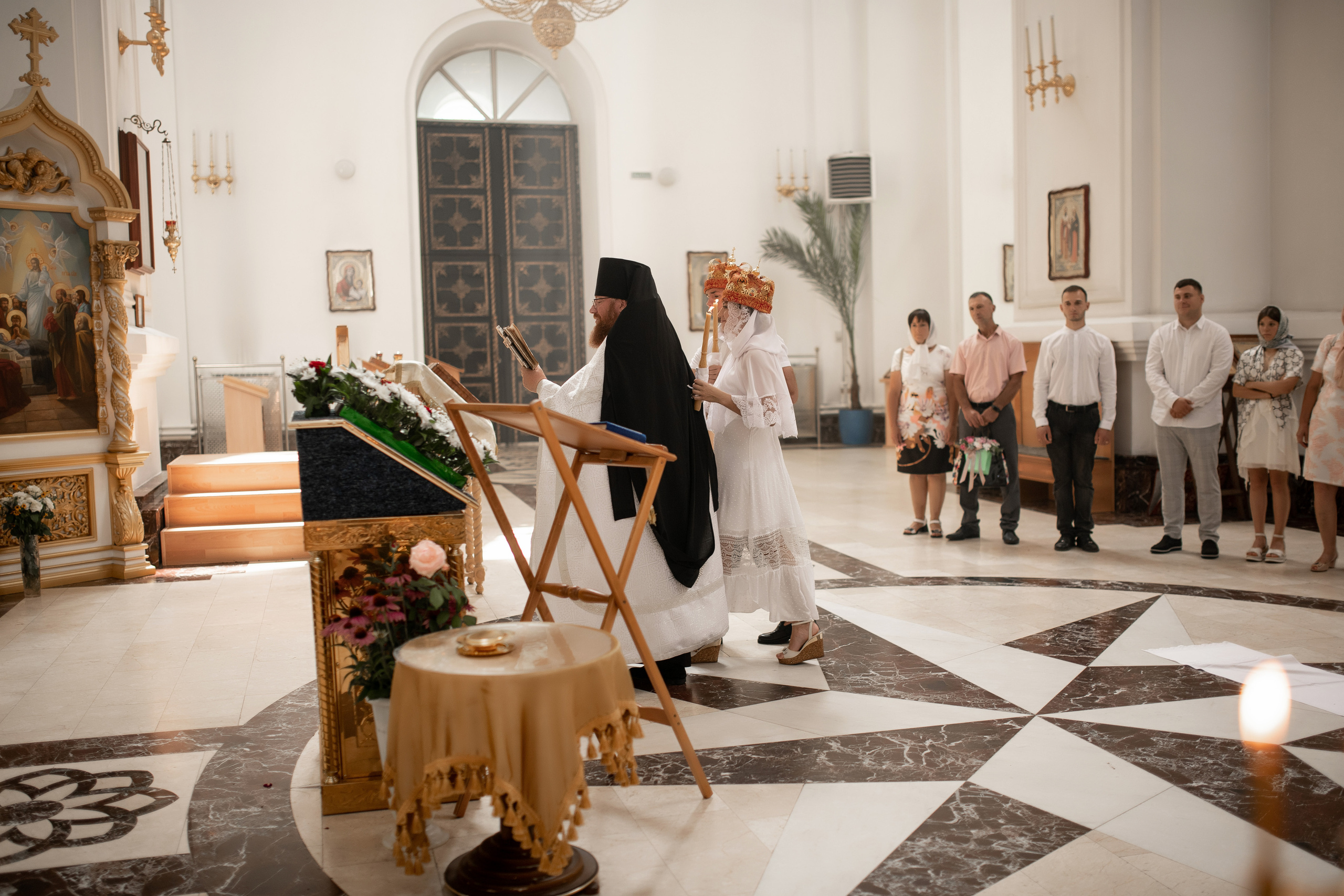 Роман и Юлия венчание. Свадебный фотограф Белгород Валуйки Старый Оскол Воронеж