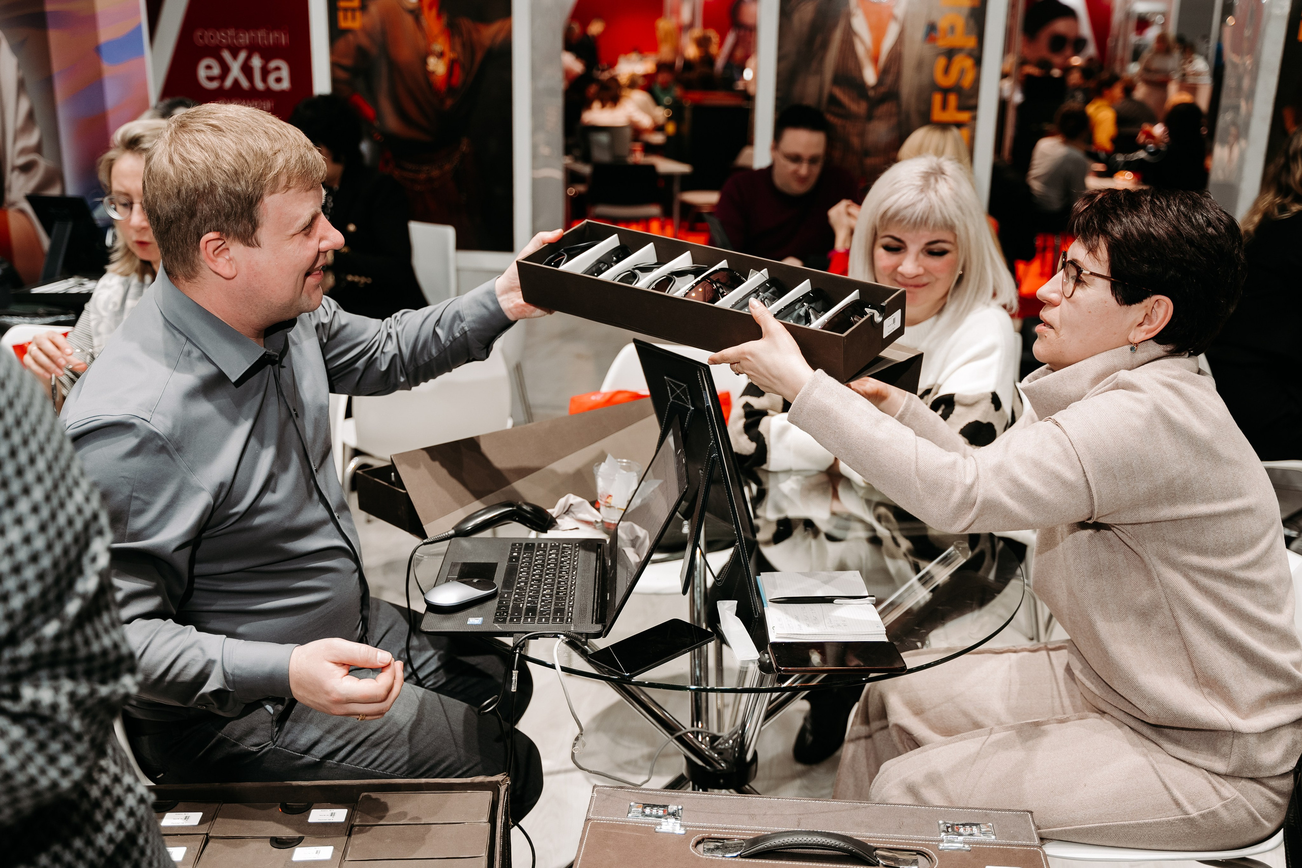 Оптическая_выставка. Репортажный и свадебный фотограф в Москве Рая Небогатова