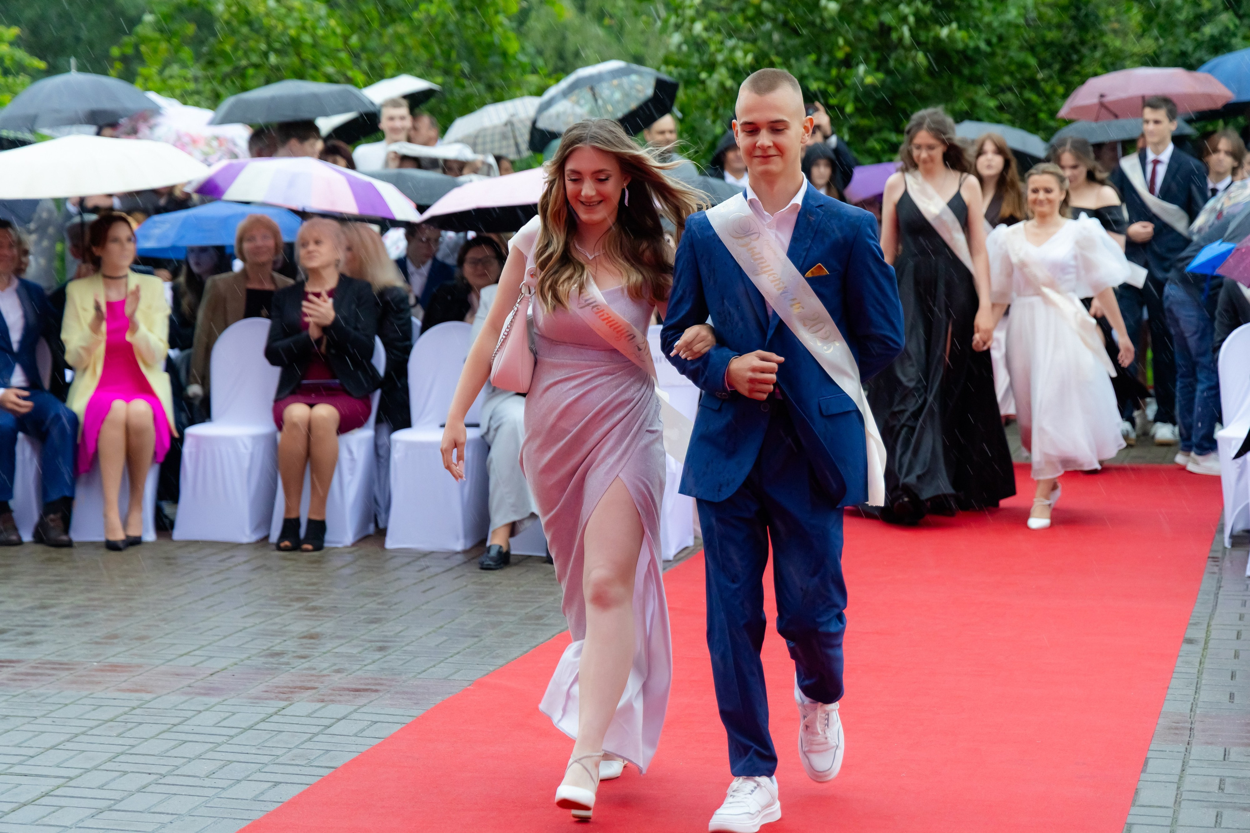 Школьный выпускной 2025 год в Минске, Беларуси. Свадебный фотограф в Минске/Беларуси Сергей Спиридонов