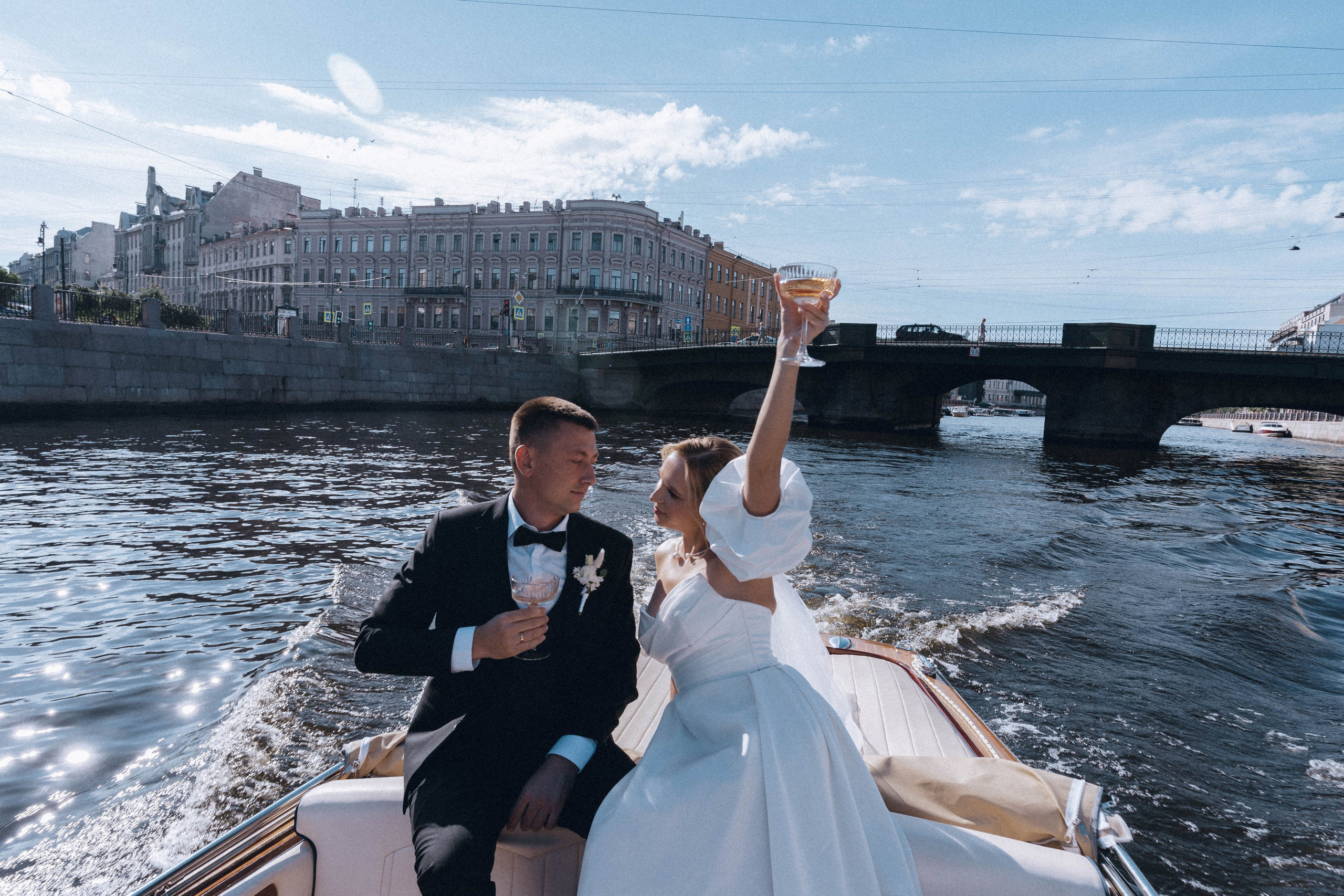 СВАДЕНБНАЯ СЬЕМКА НА КАТЕРЕ ПО КАНАЛАМ САНКТ-ПЕТЕРБУРГА И В АКВАТОРИИ НЕВЫ. Профессиональный фотограф, Санкт-Петербург — Виктория Богомолова