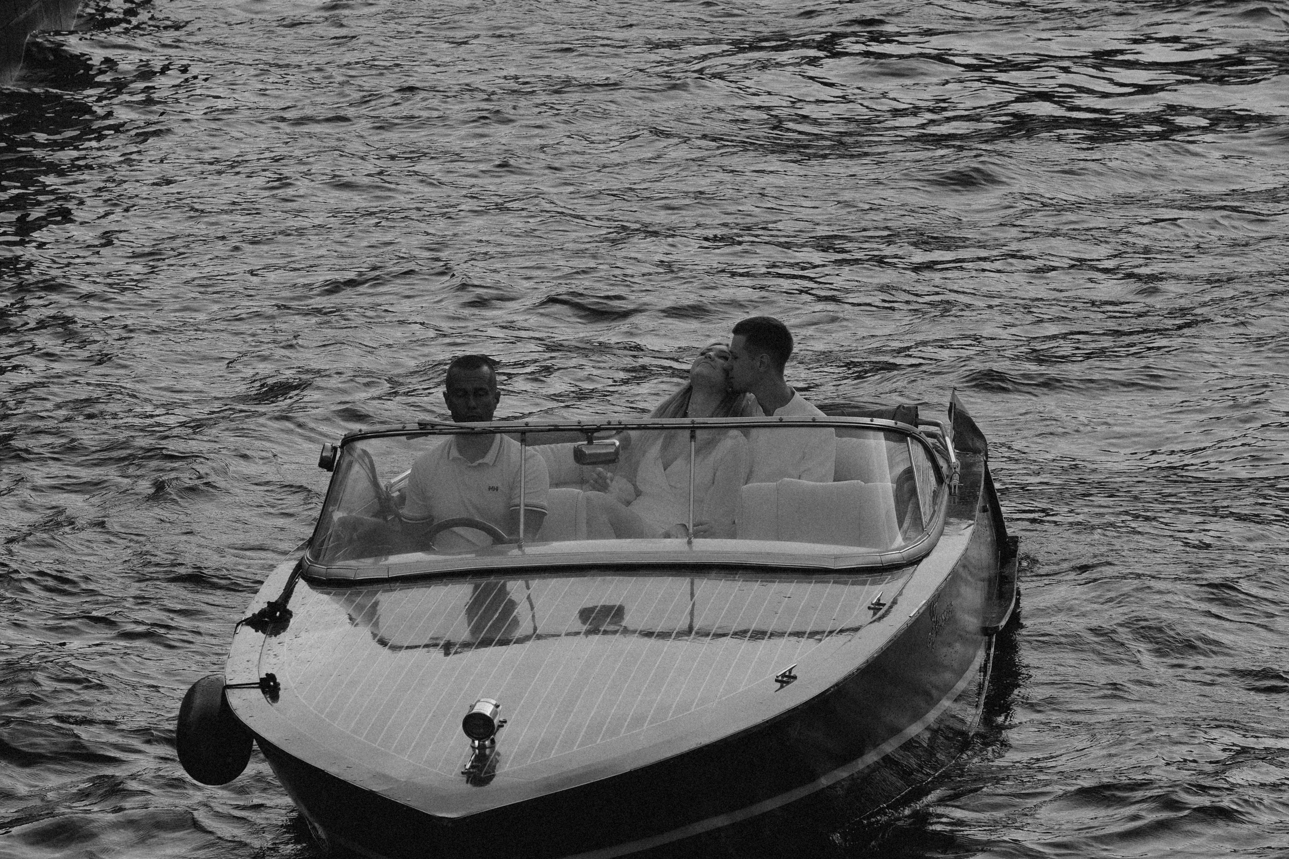 СВАДЕНБНАЯ СЬЕМКА НА КАТЕРЕ ПО КАНАЛАМ САНКТ-ПЕТЕРБУРГА И В АКВАТОРИИ НЕВЫ. Профессиональный фотограф, Санкт-Петербург — Виктория Богомолова