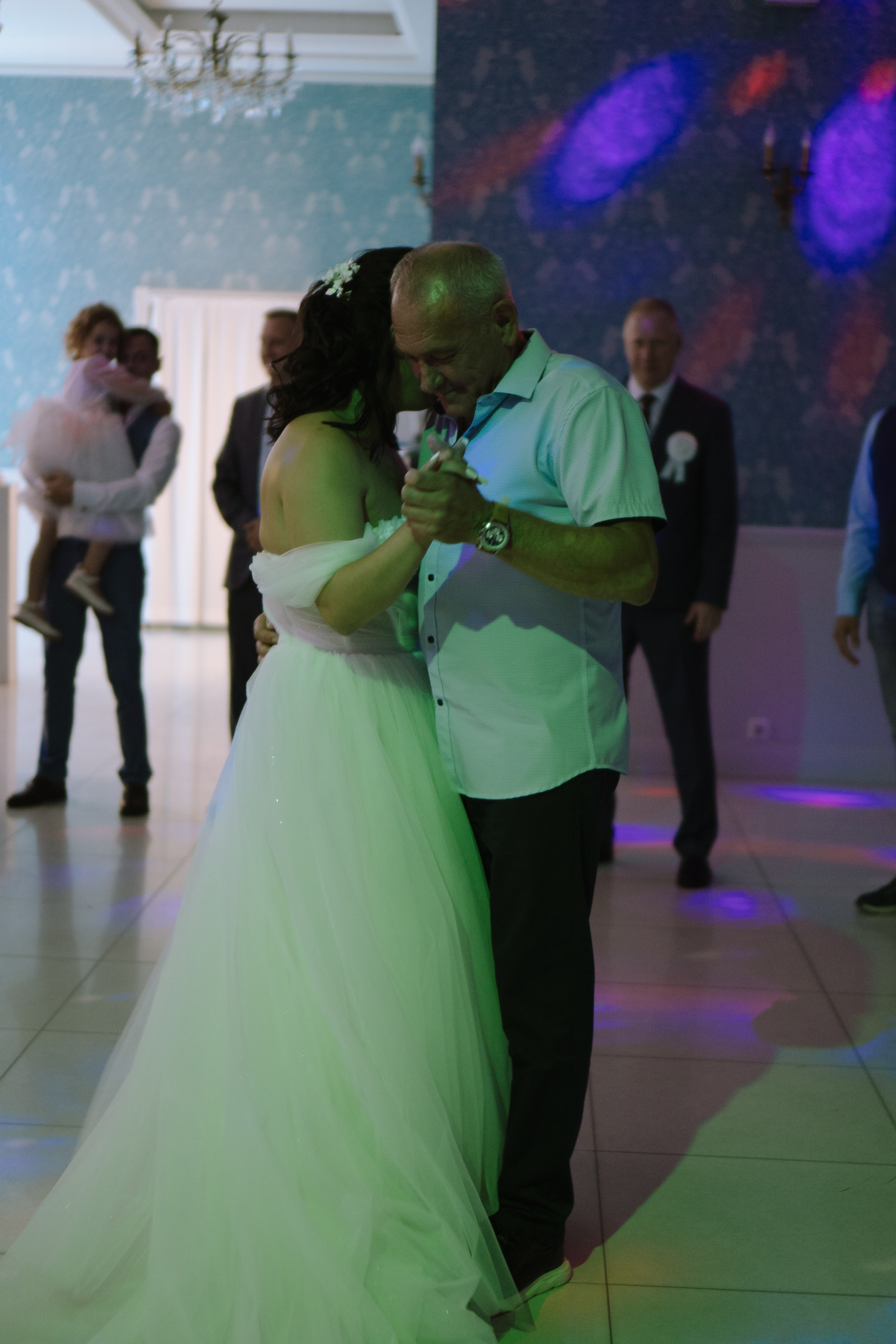 ТАНЕЦ ОТЦА И ДОЧЕРИ НА БАНКЕТЕ (СВАДЕБНАЯ ФОТОСЕСИИЯ БАНКЕТА). Профессиональный фотограф, Санкт-Петербург — Виктория Богомолова