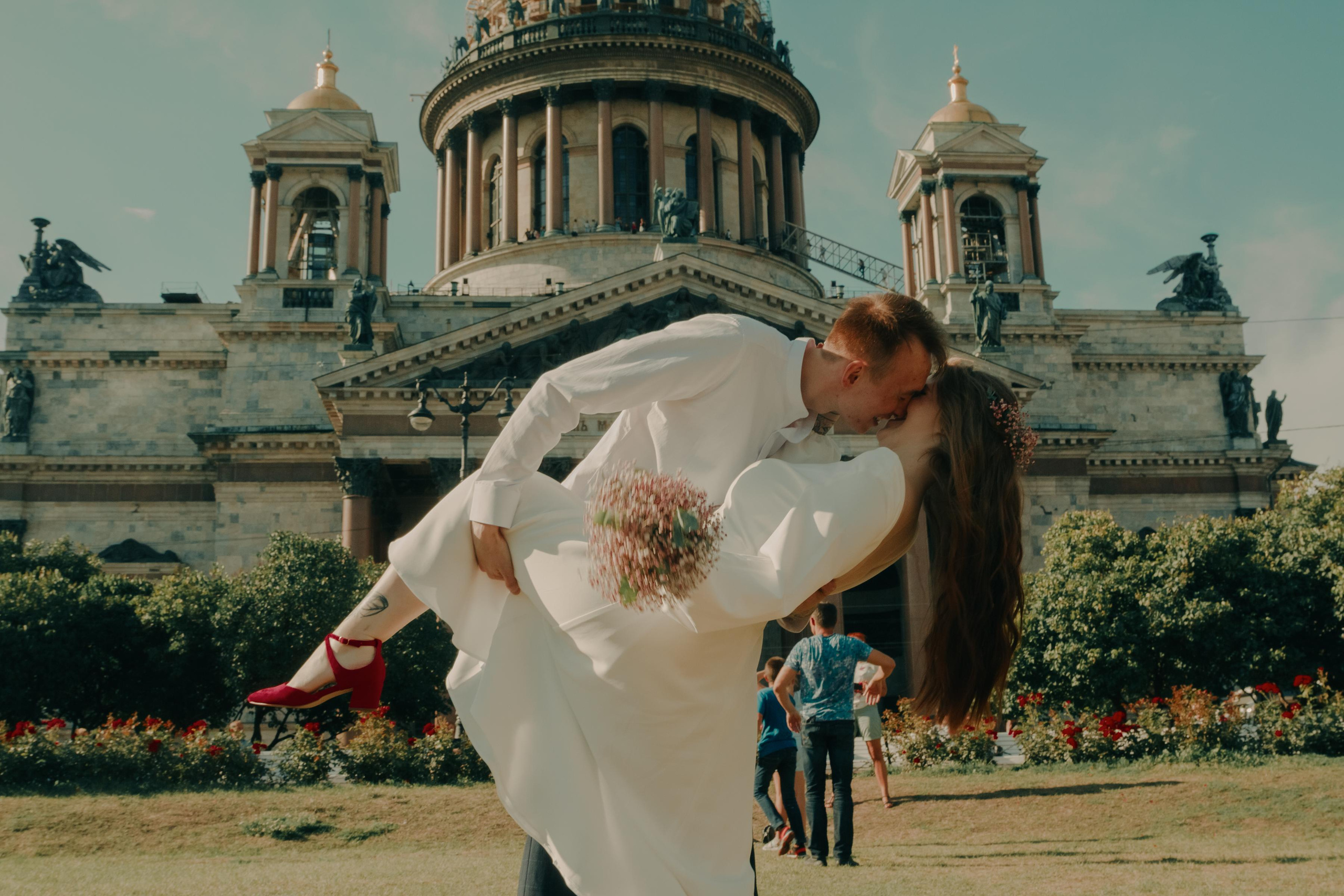 свадебное флто на фоне казанского собора