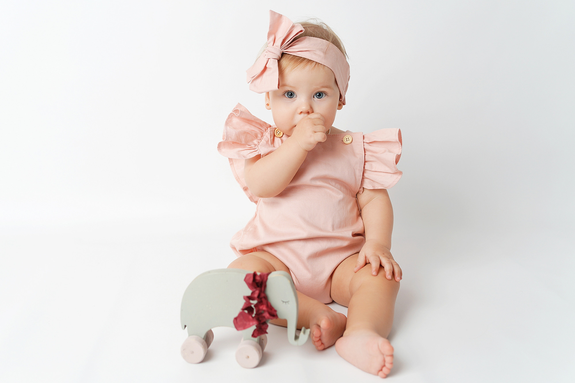 Детская фотосессия в прекрасной студии. Детский фотограф и фотограф новорожденных в Калининград Оксана Иваний