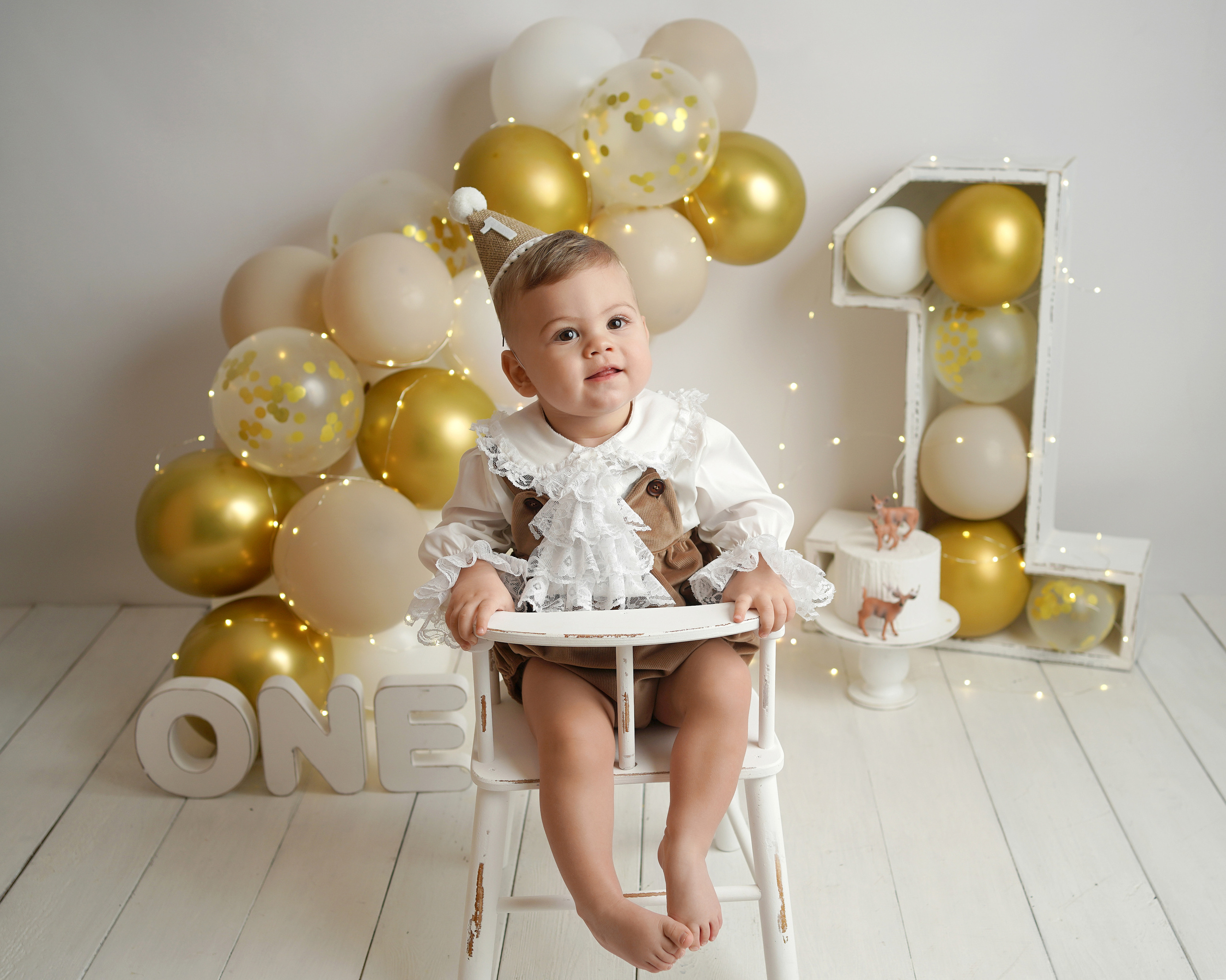 Фотосессия  smash cake проходит в студии в Калининграде